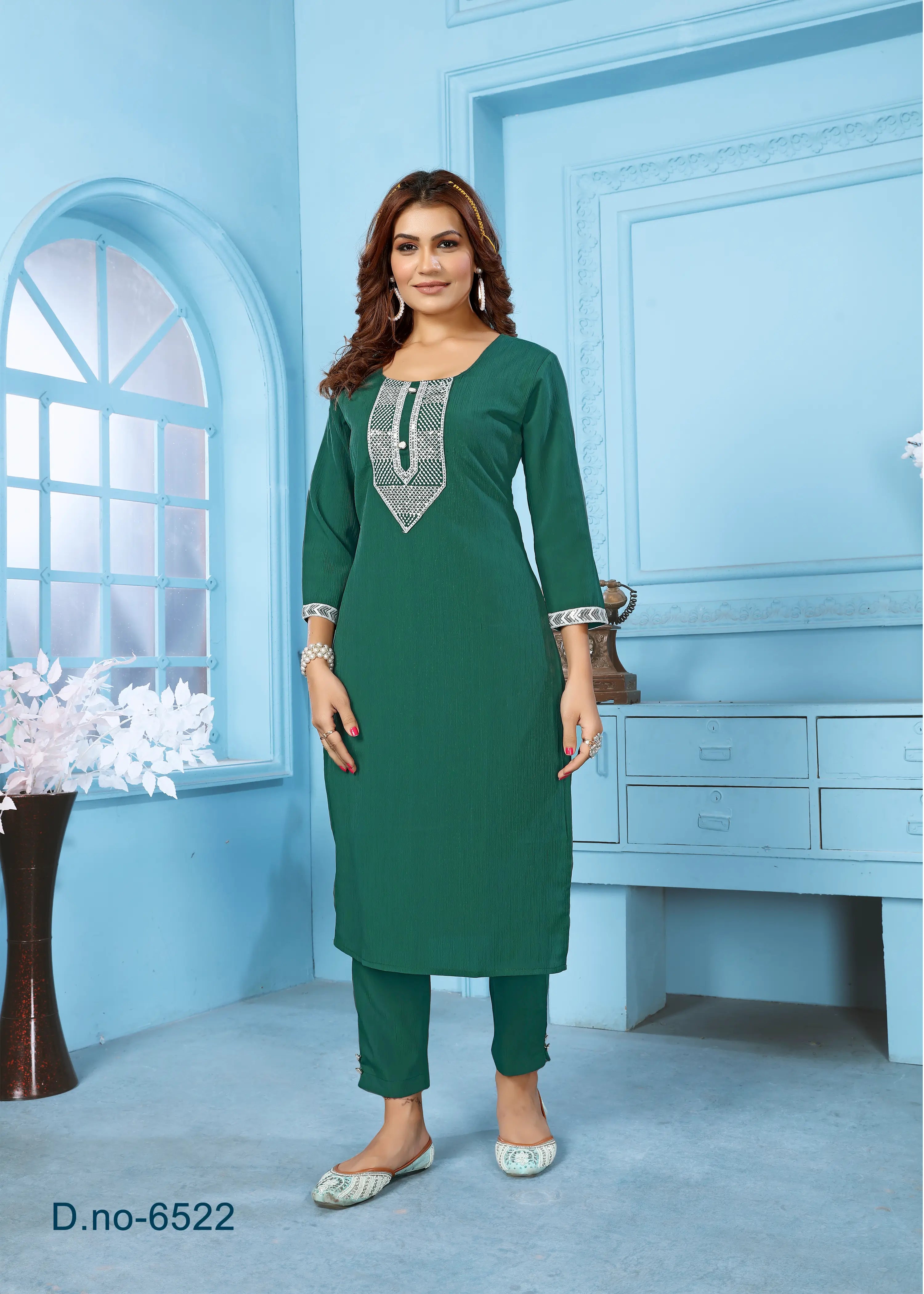Green Kurta Set With Embroidery Work - qivii
