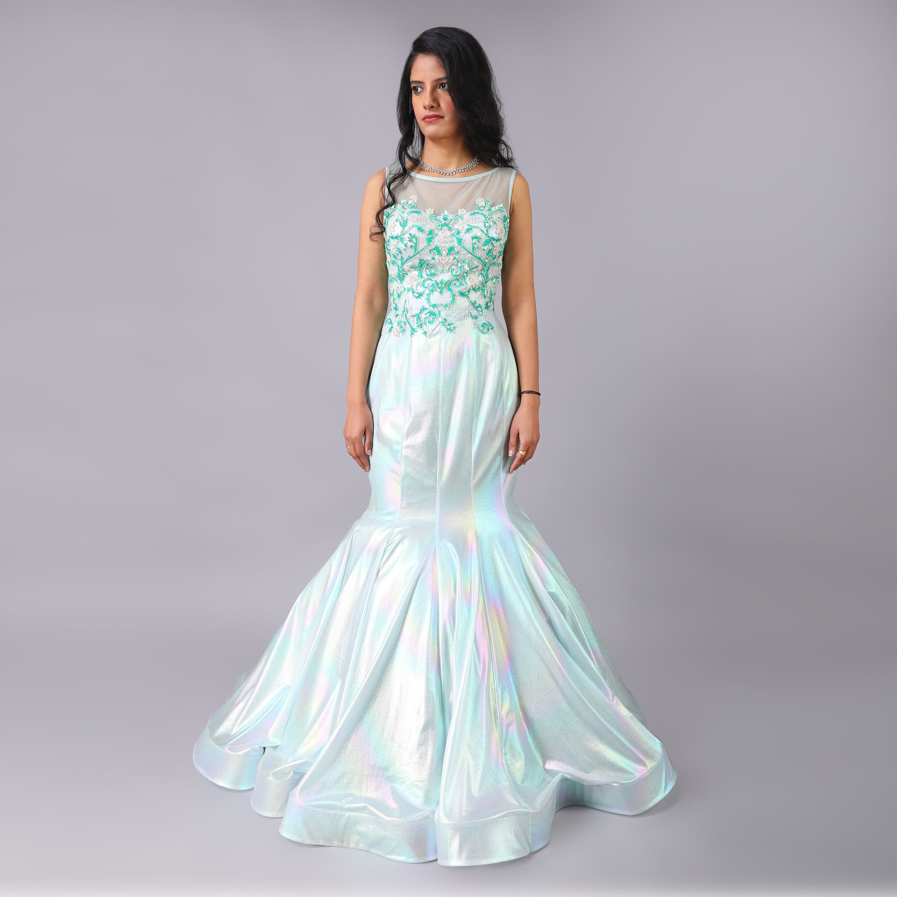 Glamorous Holographic Evening Green Fist-cut Gown Dress with Elegant Details - qivii