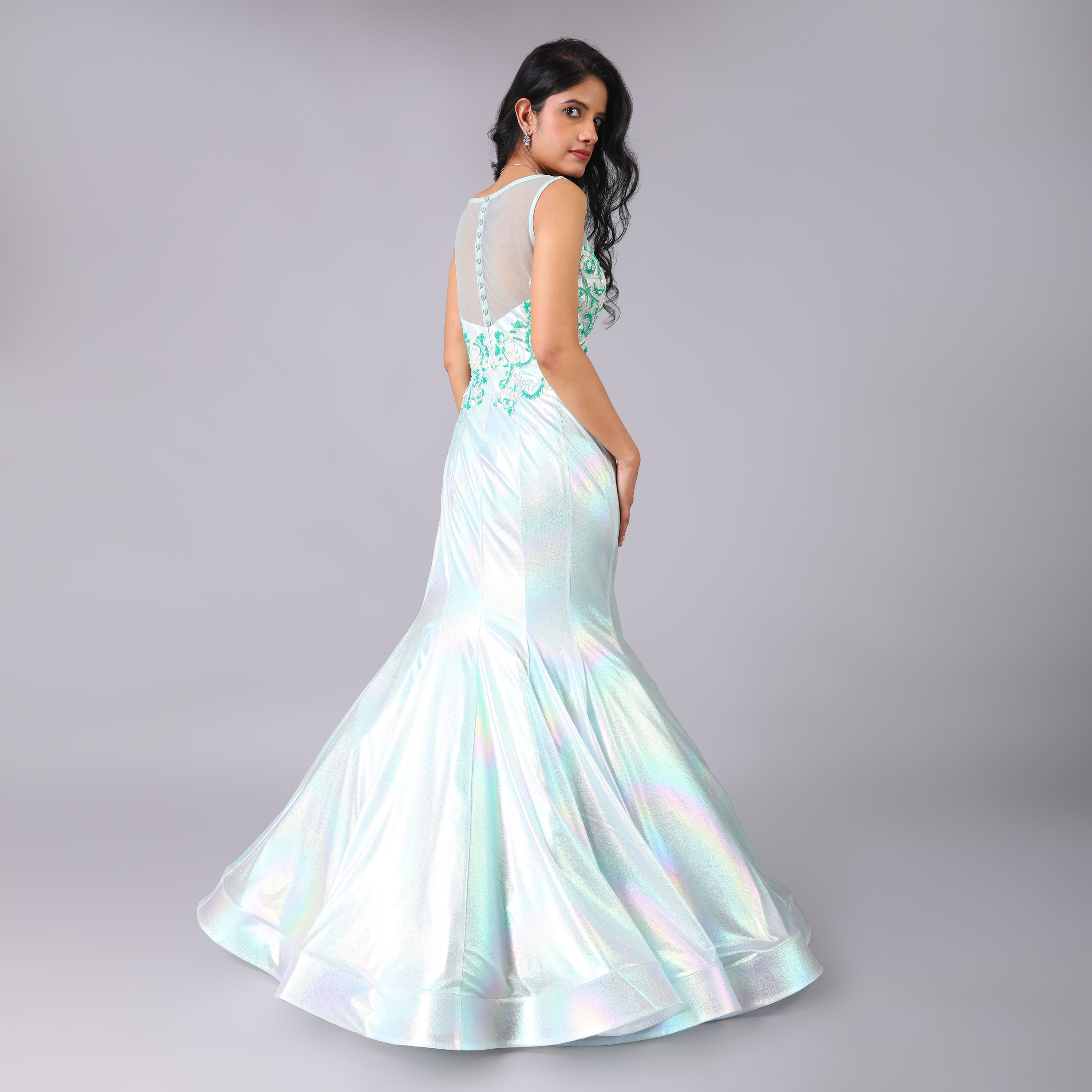 Glamorous Holographic Evening Green Fist-cut Gown Dress with Elegant Details - qivii