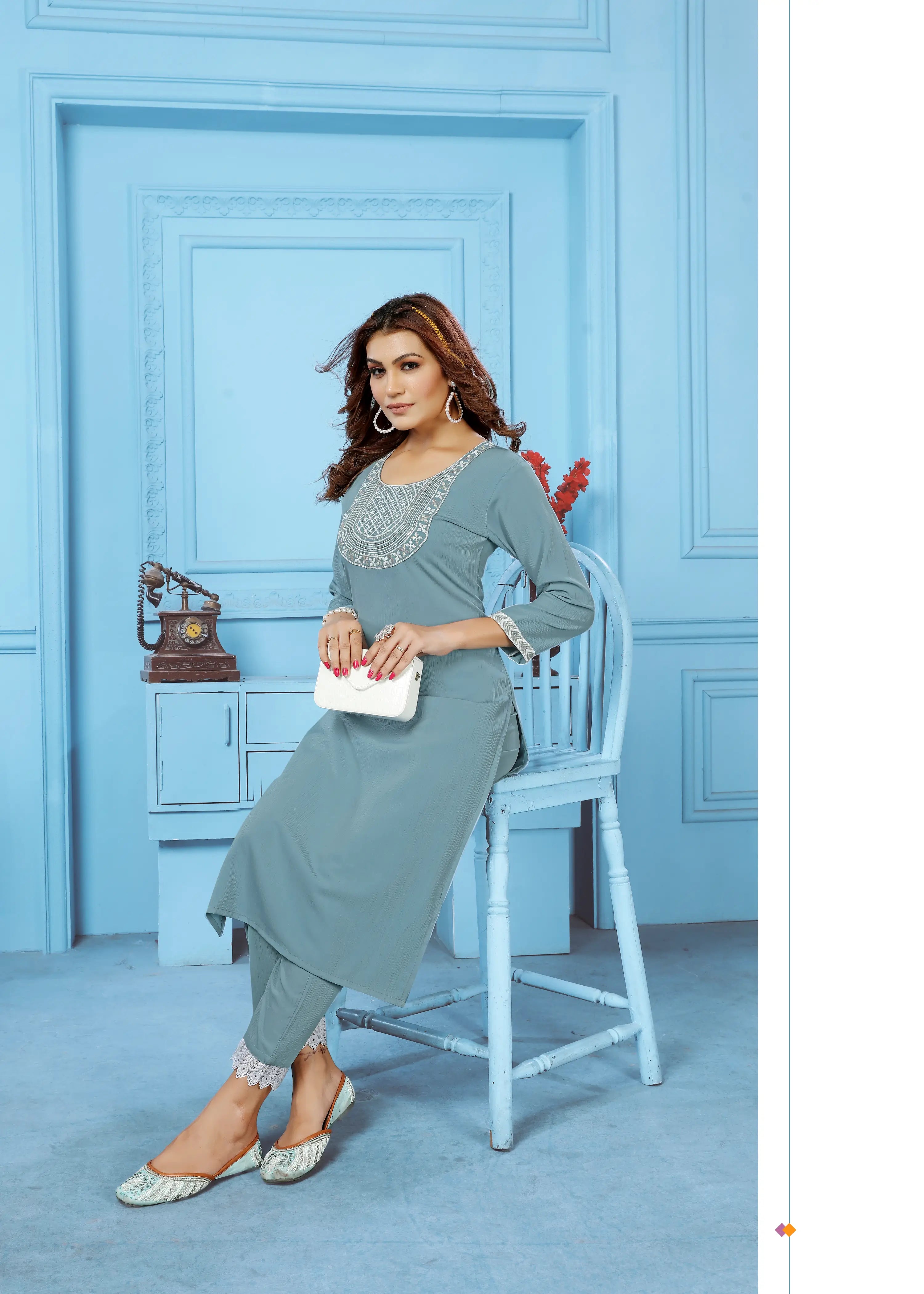 Light Gray Kurta Set With Embroidery Work - qivii