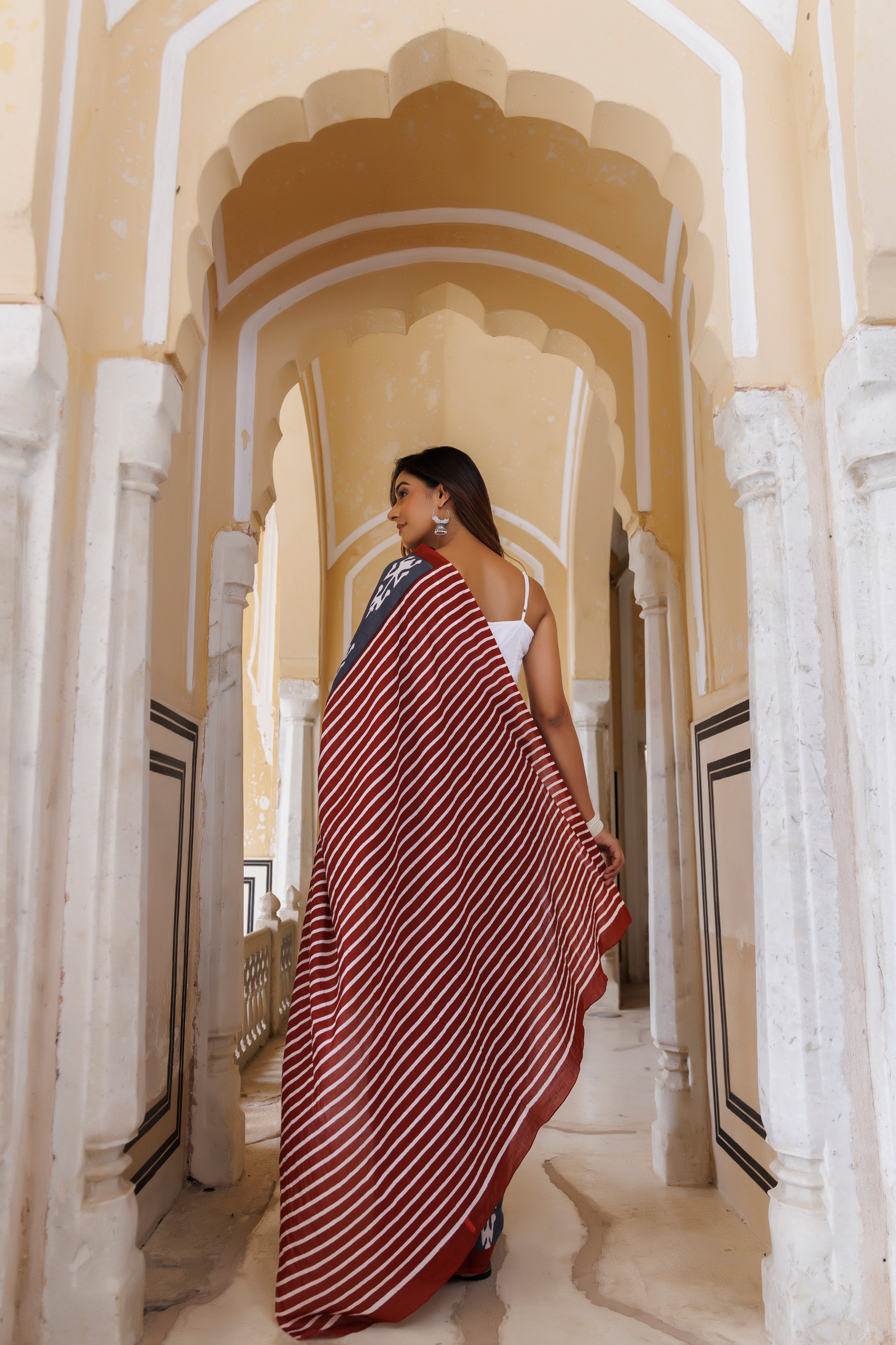 Stormy Grey Traditional Jaipuri Printed Saree - By Ragavi - qivii