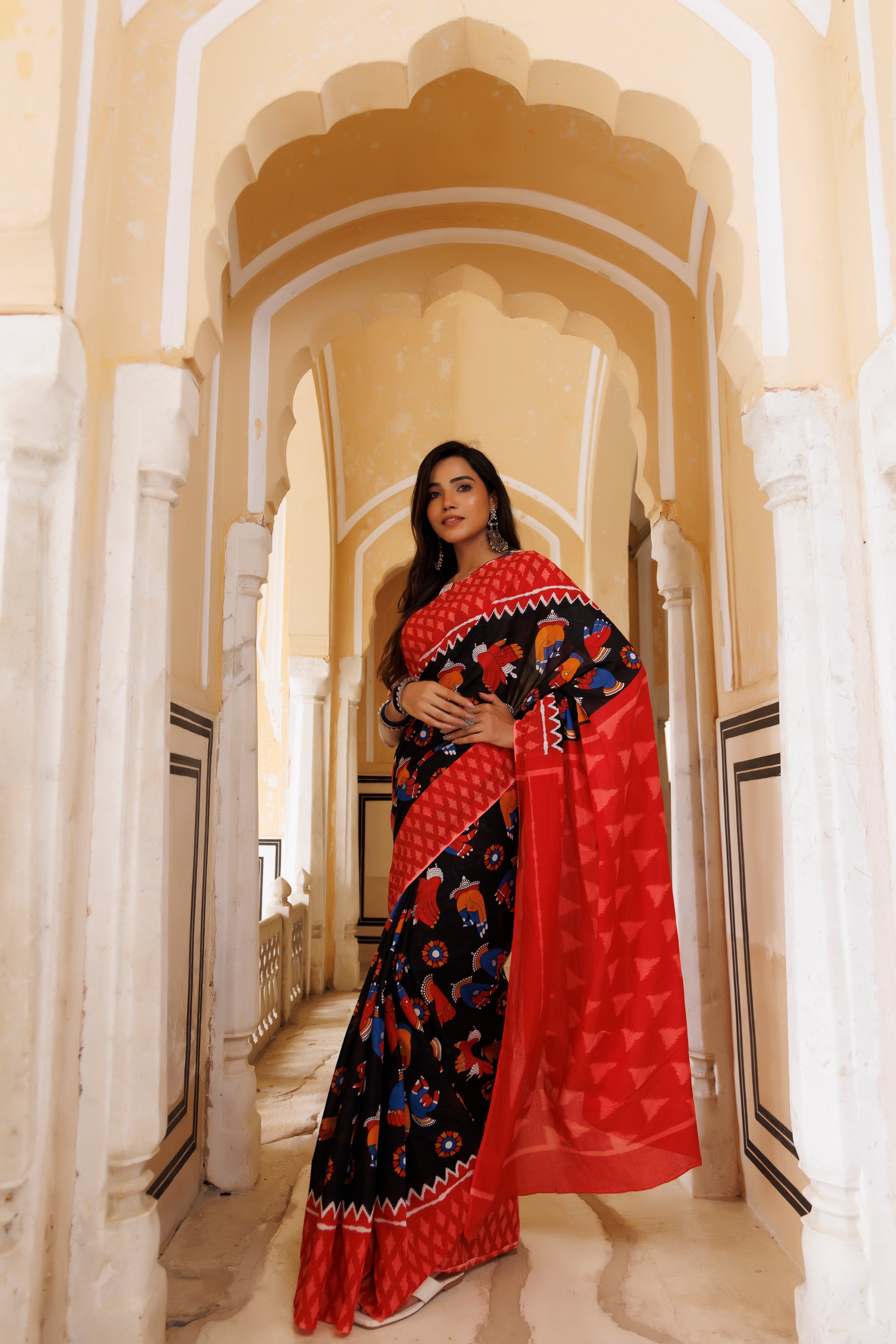 Red and Black Hand Figures Printed Saree - By Ragavi - qivii