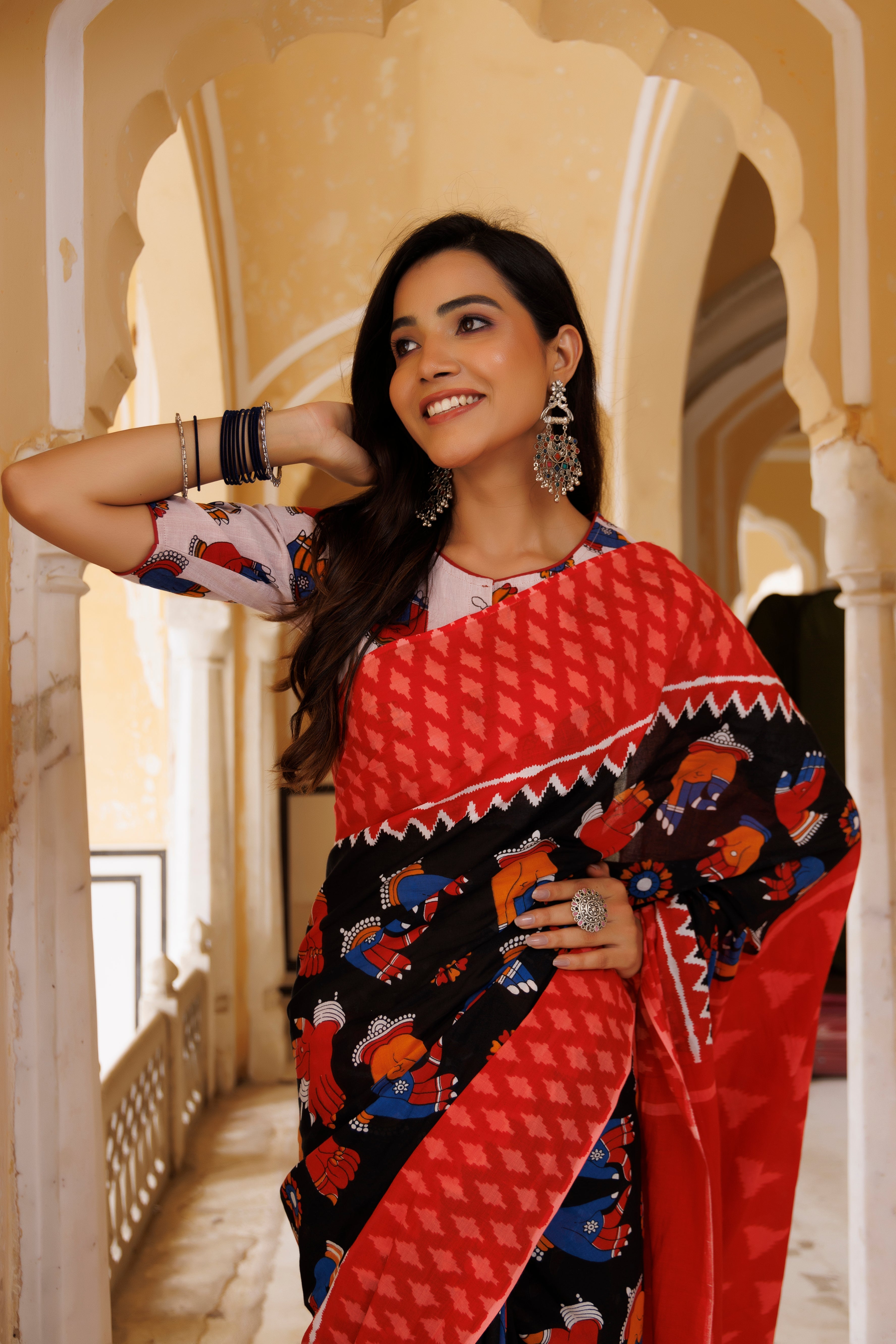 Red and Black Hand Figures Printed Saree - By Ragavi - qivii