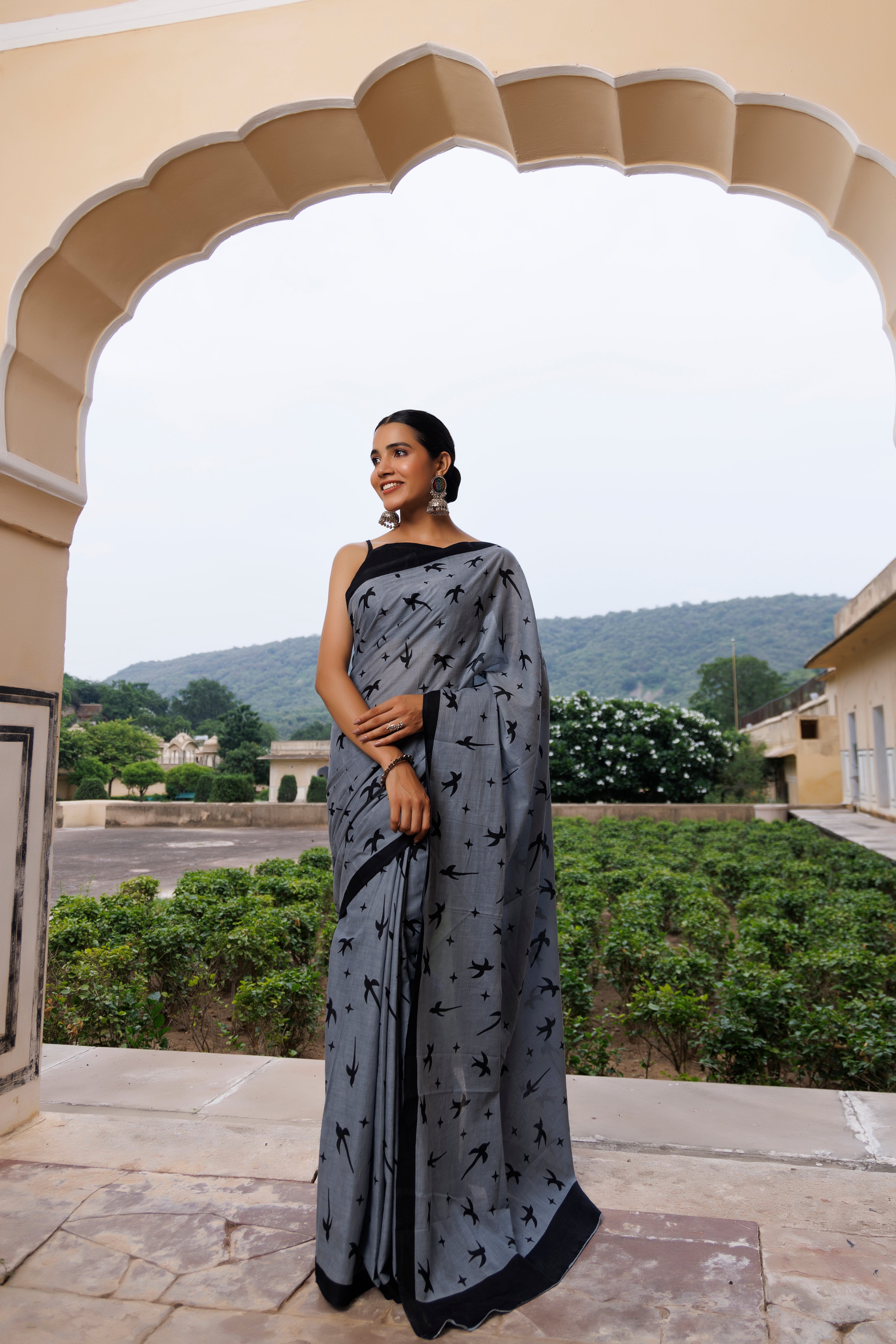 Crystal Grey And Black Cotton Printed Saree - By Ragavi - qivii