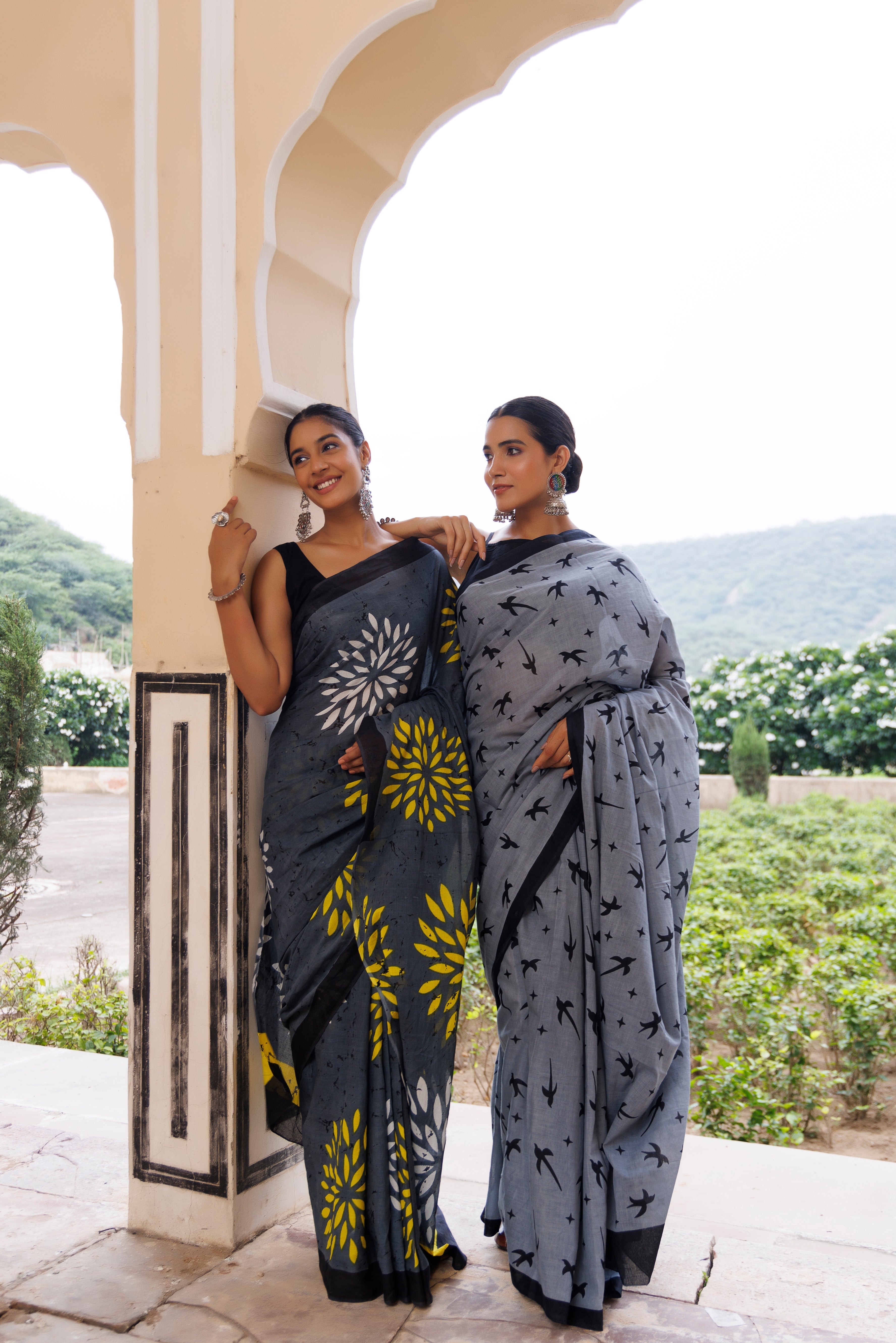 Brushed Grey Contrast Cotton Printed Saree - By Ragavi - qivii