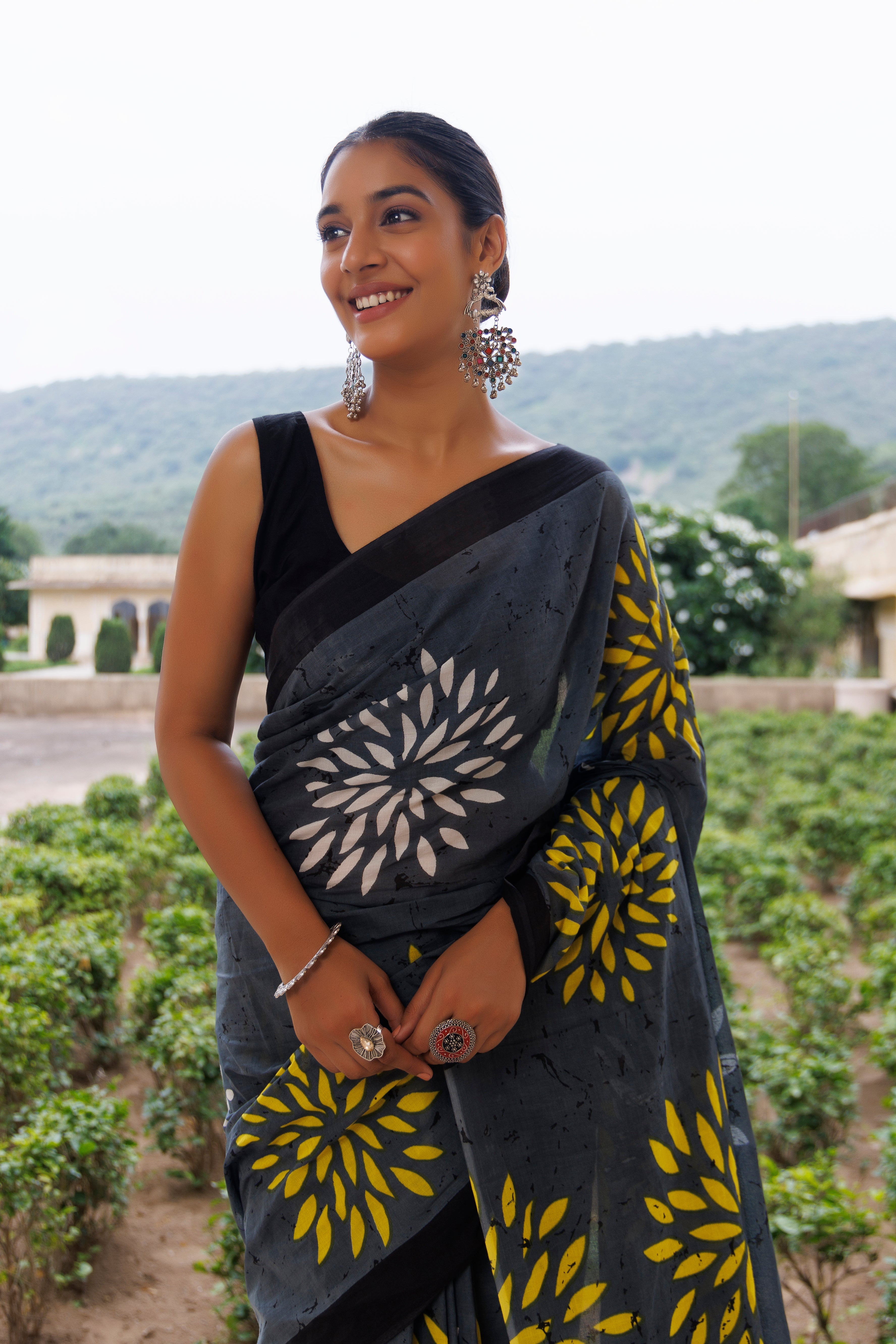 Brushed Grey Contrast Cotton Printed Saree - By Ragavi - qivii