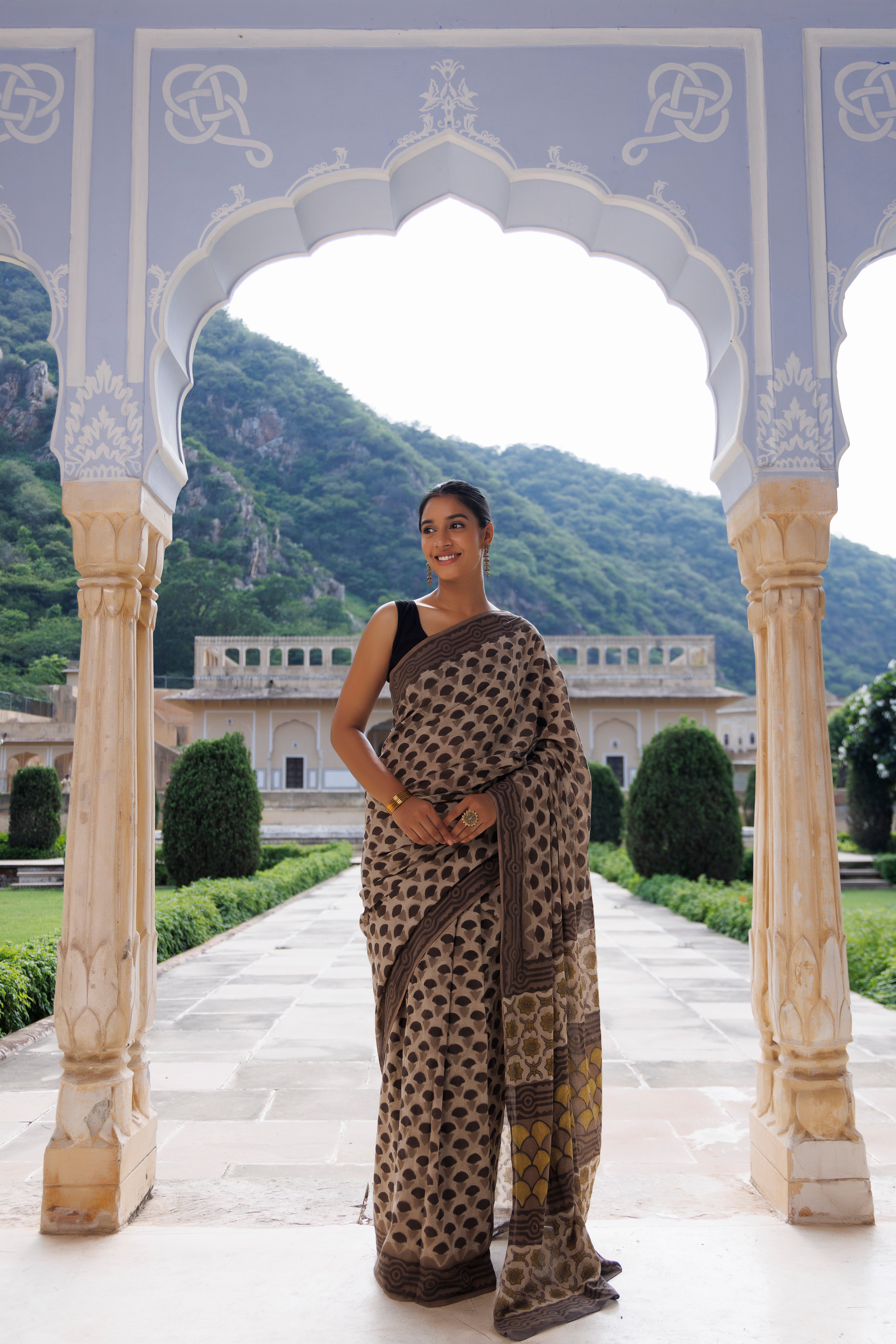 Taupe Brown Traditional Jaipuri Printed Saree - By Ragavi - qivii