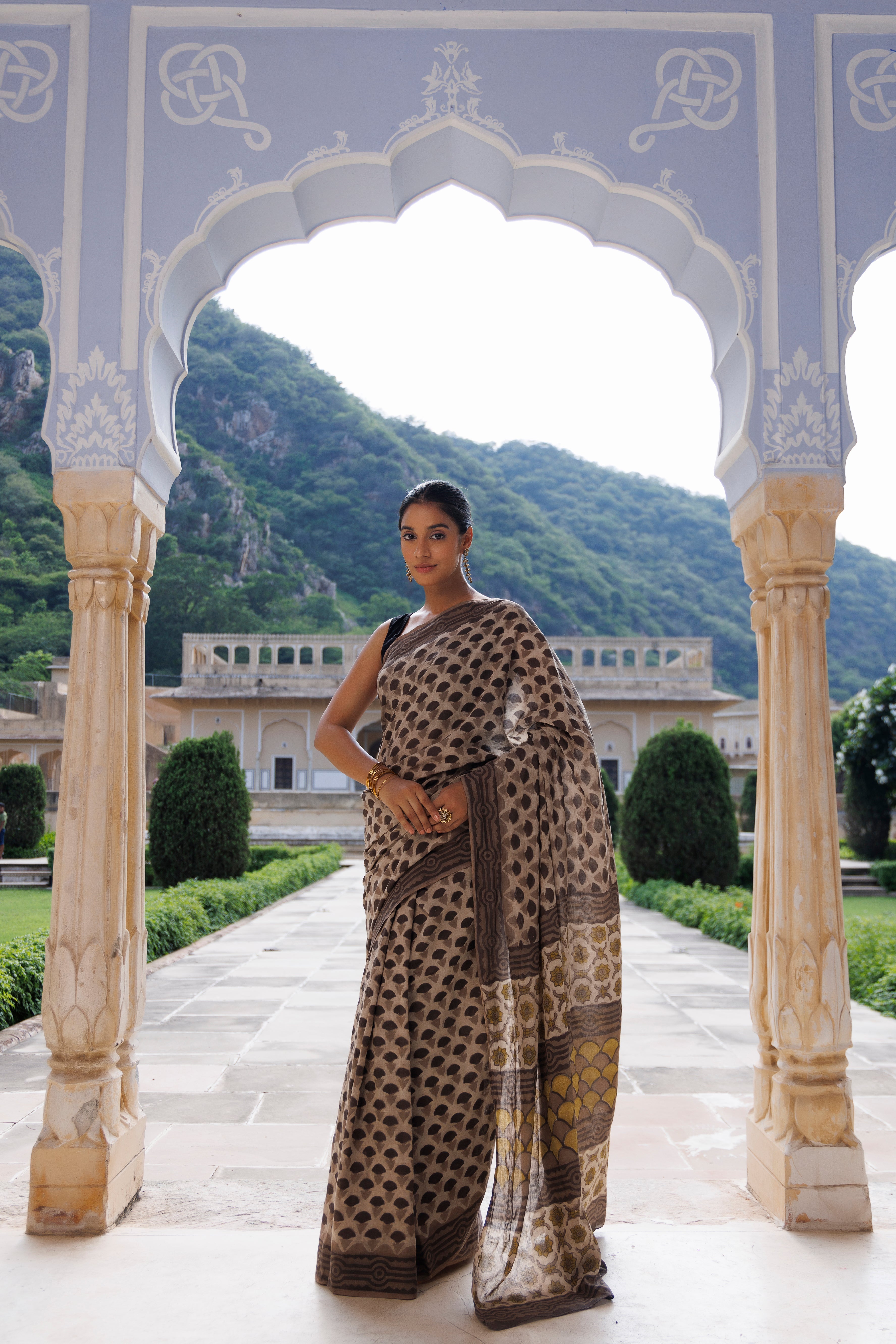 Taupe Brown Traditional Jaipuri Printed Saree - By Ragavi - qivii