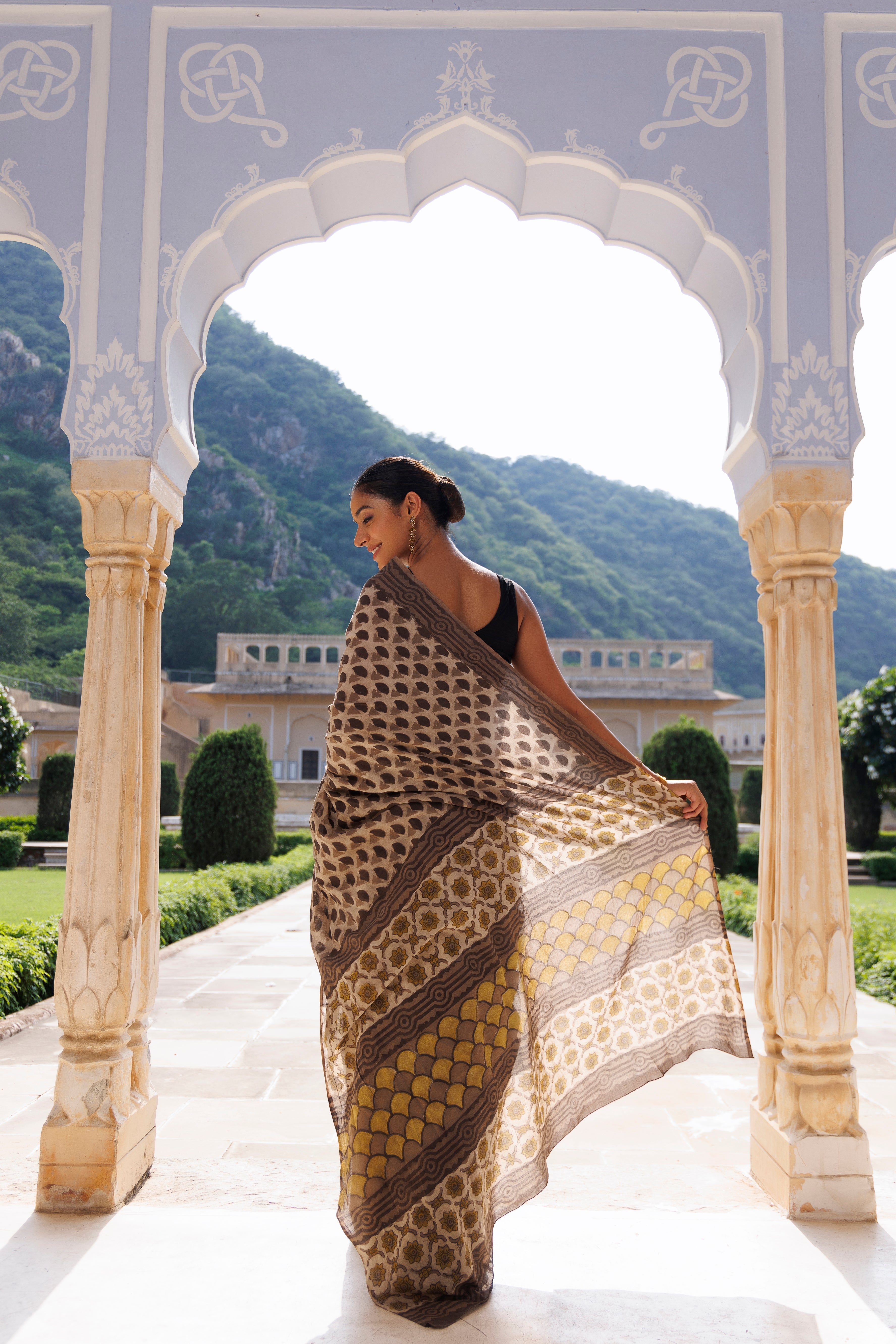 Taupe Brown Traditional Jaipuri Printed Saree - By Ragavi - qivii