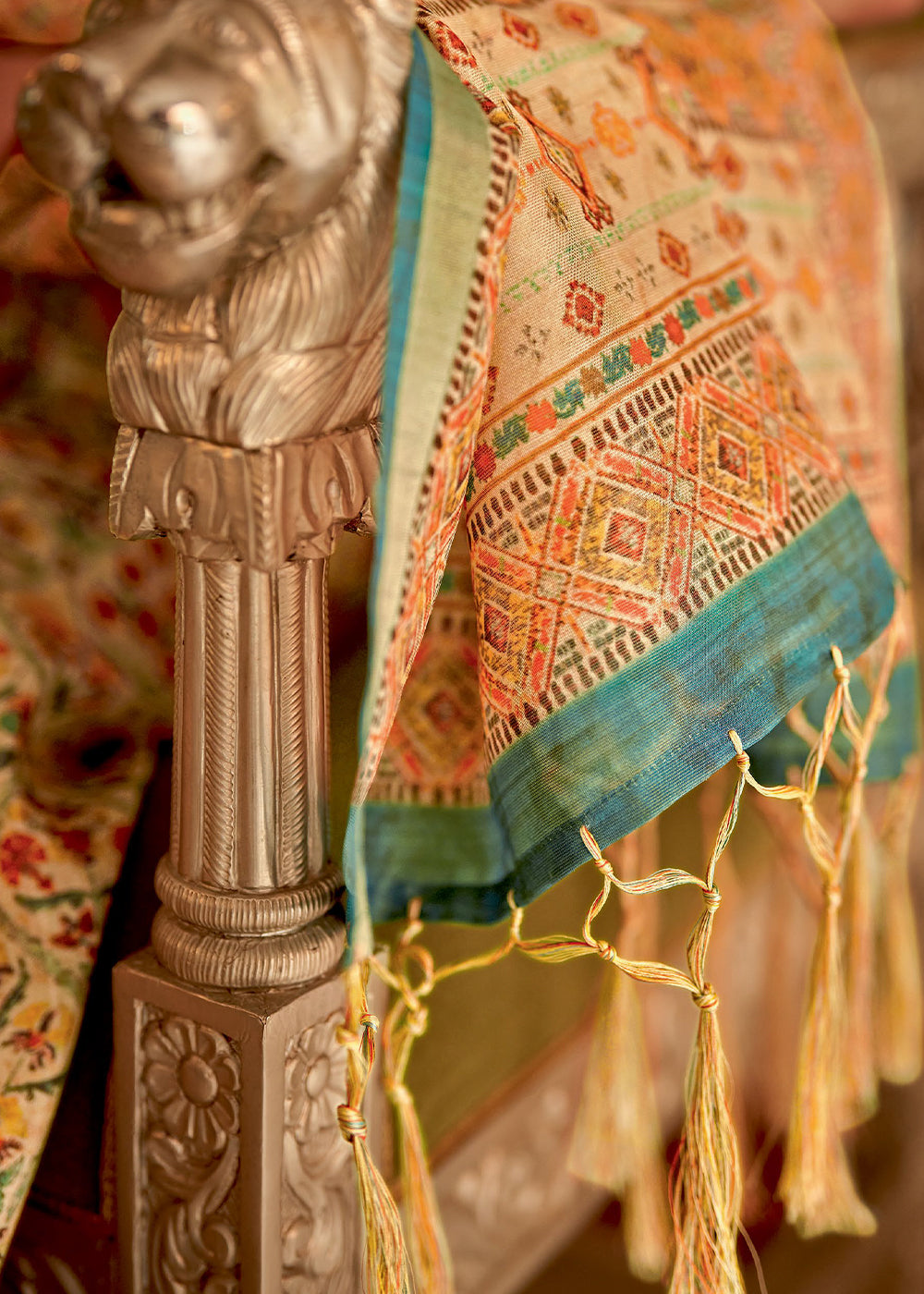 Linen White Designer Printed Silk Saree - qivii
