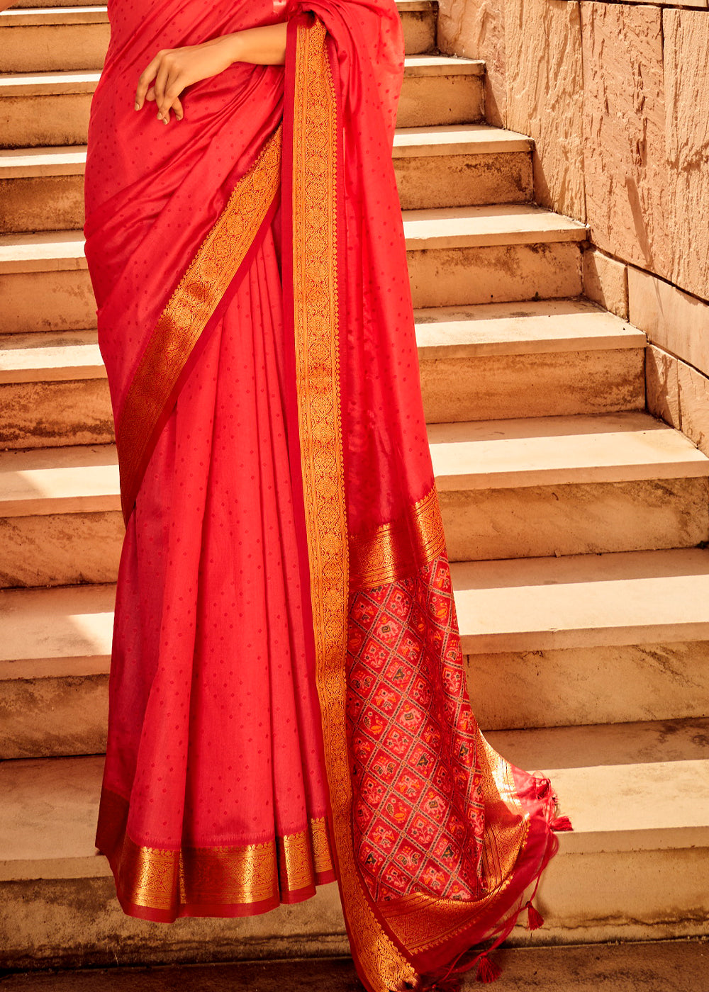 Pinkish Red Woven Patola Silk Saree - qivii