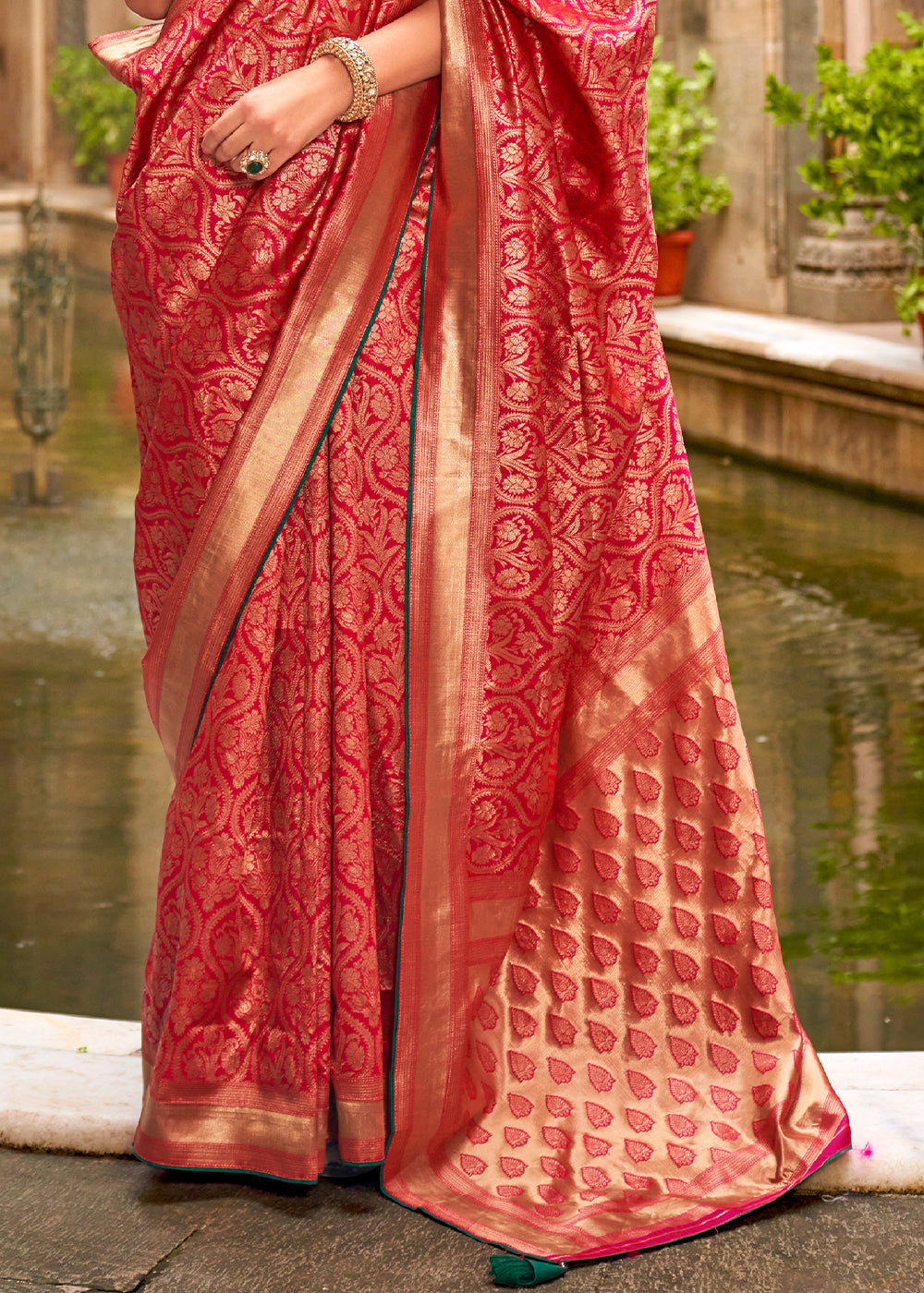 Reddish Pink Zari Woven Banarasi Silk Saree - qivii