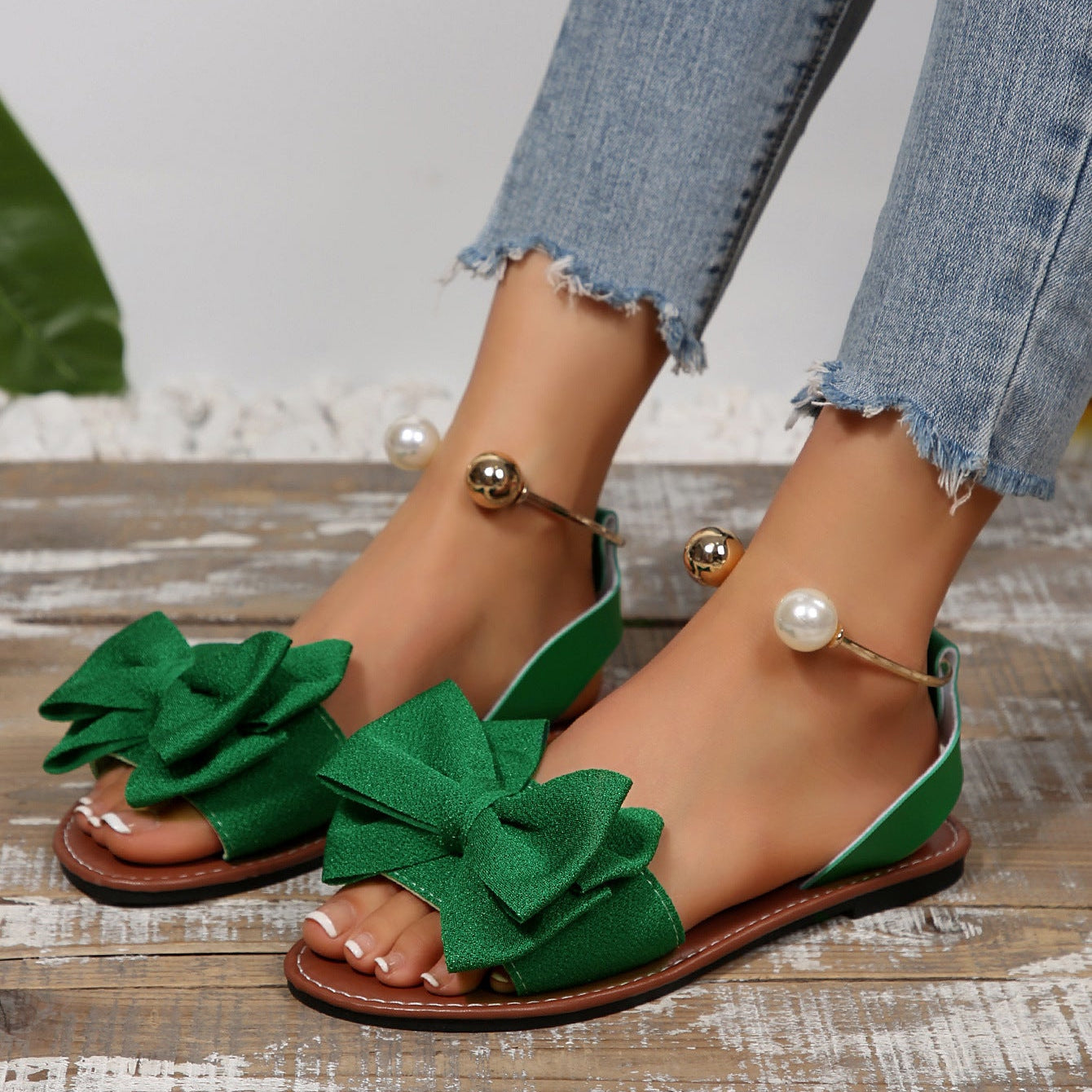 Women’s Serelle Pearl Bow Flat Slides – Minimalist Ankle Strap Casual Sandals (US 5–10.5)