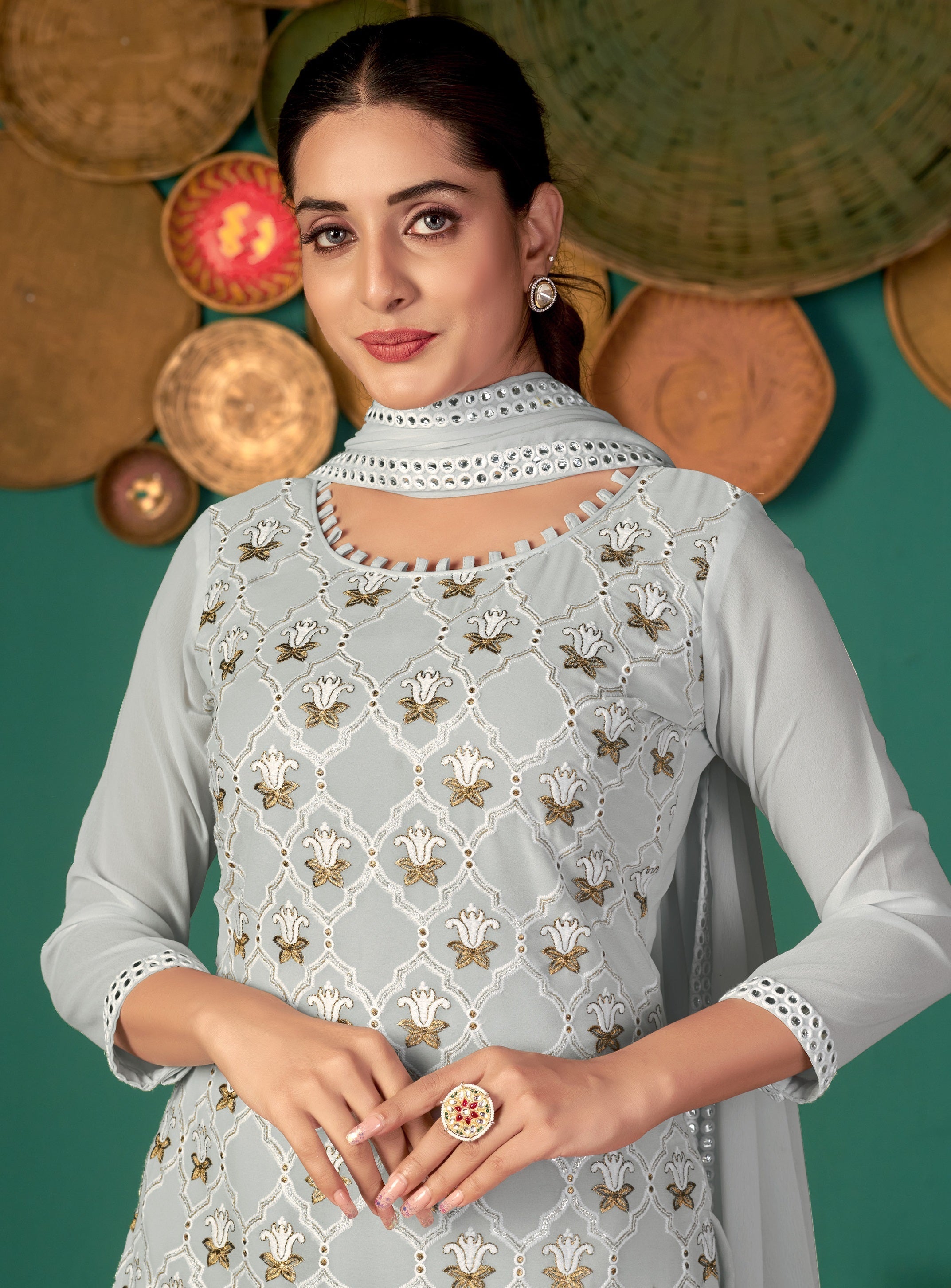 GREY AUX GEORGETTE WITH SLEEVES FABRIC ATTACHED BOTTOM & INNER SALWAR SUIT - qivii