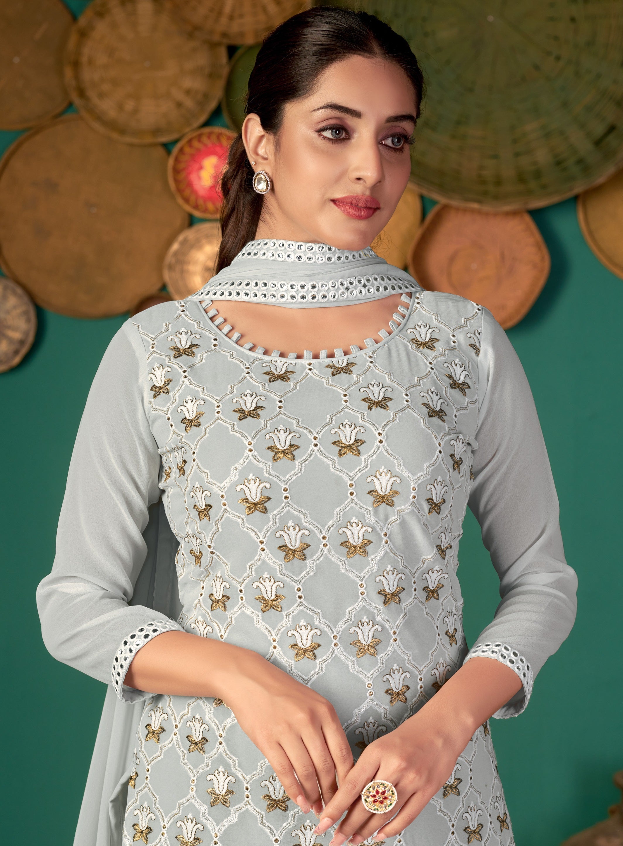 GREY AUX GEORGETTE WITH SLEEVES FABRIC ATTACHED BOTTOM & INNER SALWAR SUIT - qivii