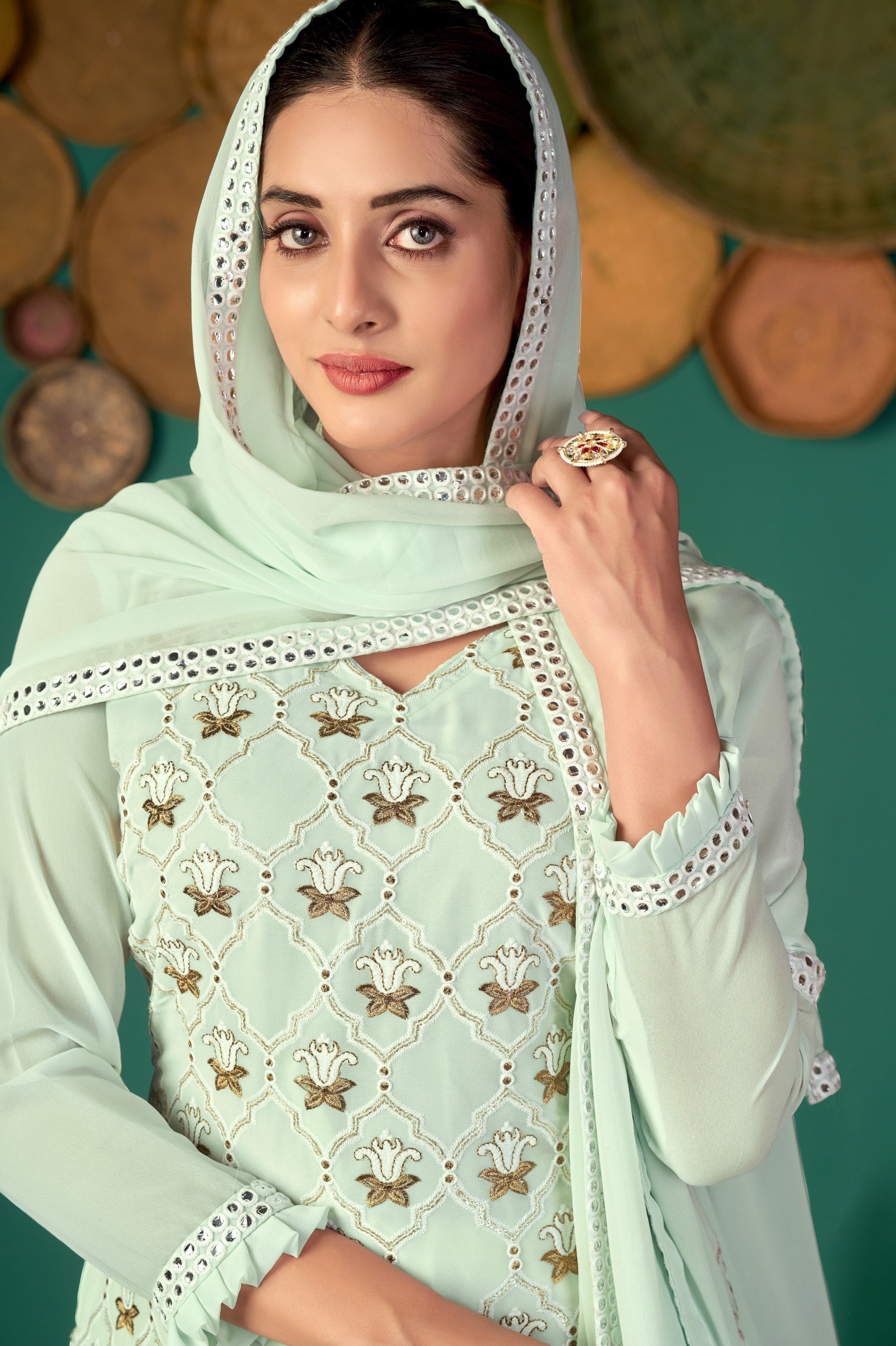 GREEN AUX GEORGETTE WITH SLEEVES FABRIC ATTACHED BOTTOM & INNER SALWAR SUIT - qivii