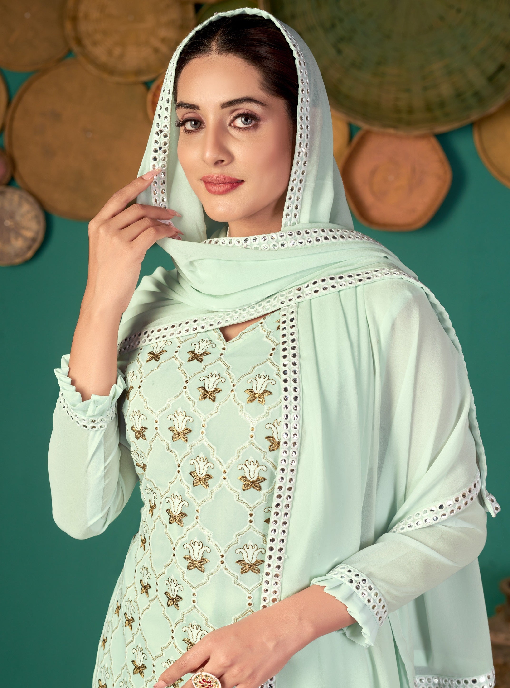 GREEN AUX GEORGETTE WITH SLEEVES FABRIC ATTACHED BOTTOM & INNER SALWAR SUIT - qivii