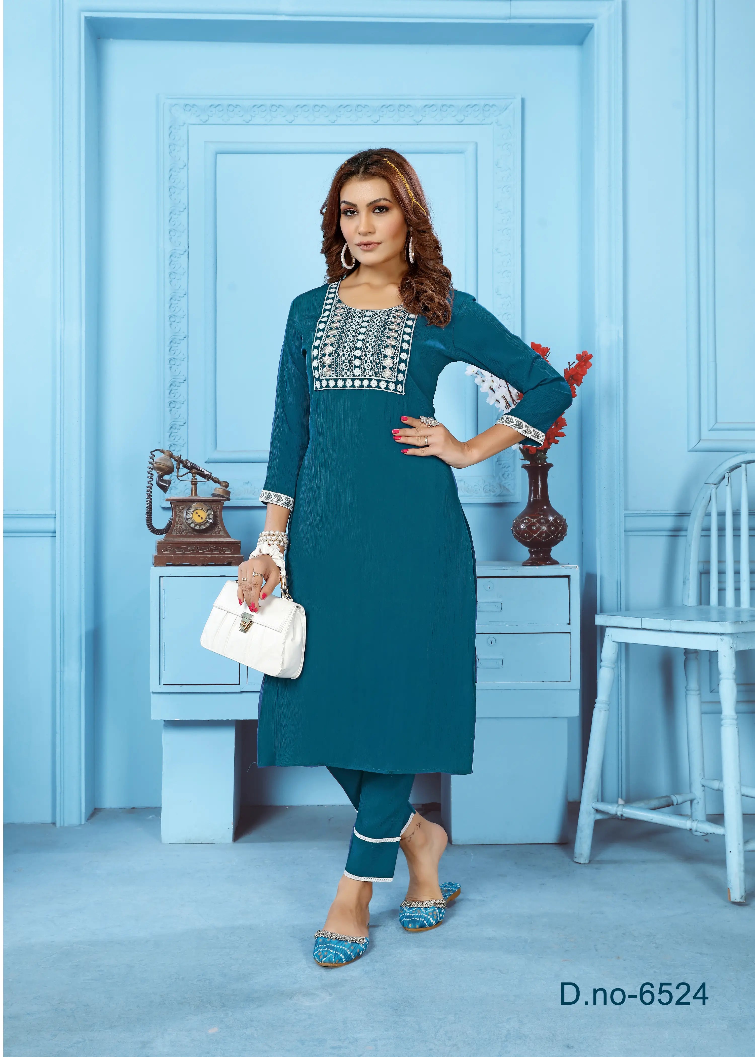 Cyan Blue Kurta Set With Embroidery Work - qivii