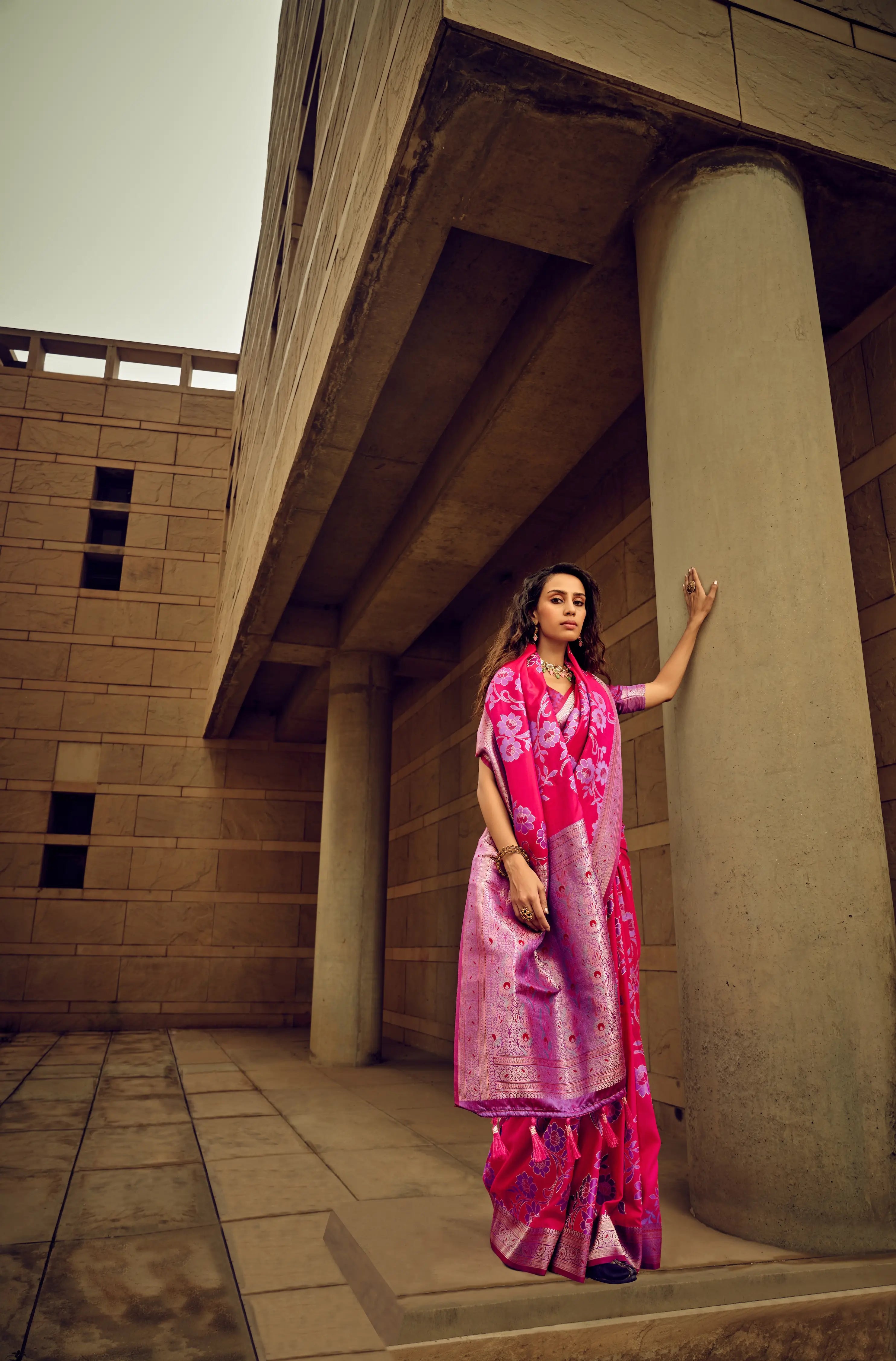 Pink Satin Brasso Handwoven Silk With Flower Weaving Saree - qivii