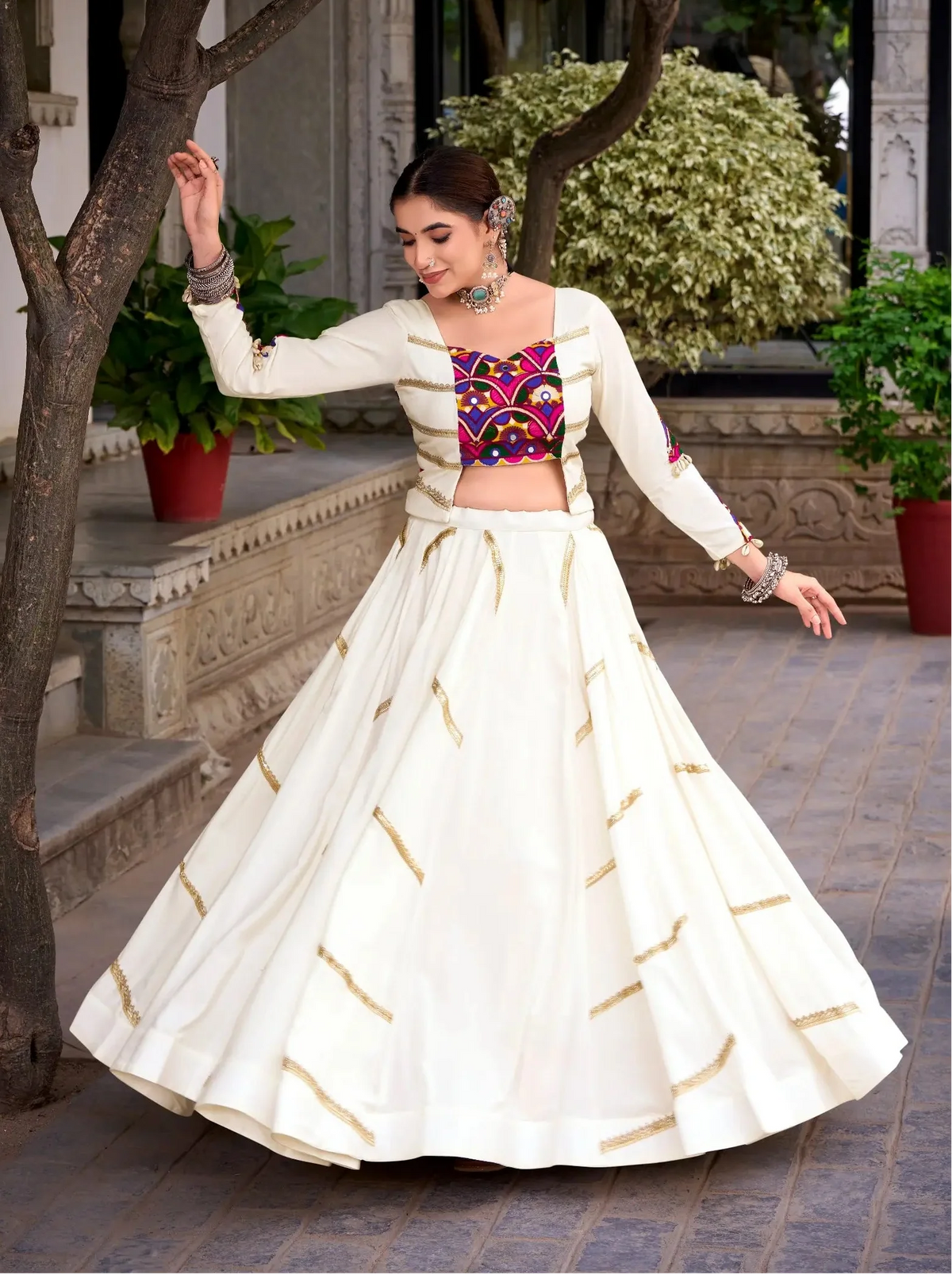 8 Meter Flair | White Navratri Chaniya Choli With Mirror Gamthi Work