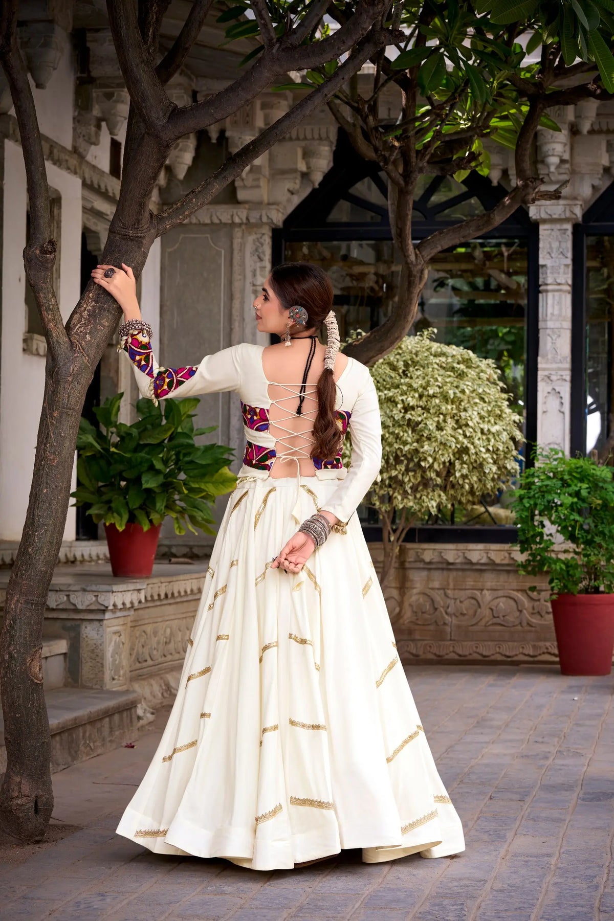 8 Meter Flair | White Navratri Chaniya Choli With Mirror Gamthi Work