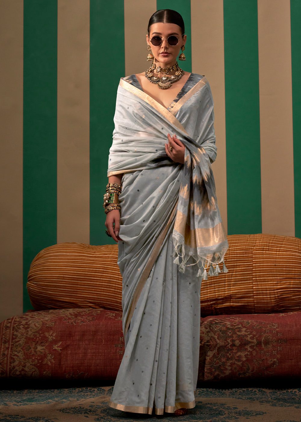 Light Grey Handloom Woven Silk Saree - qivii