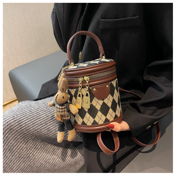 Women‘s Artisan Quilted Crossbody Bag Vintage Bunny Charm Bucket Tote