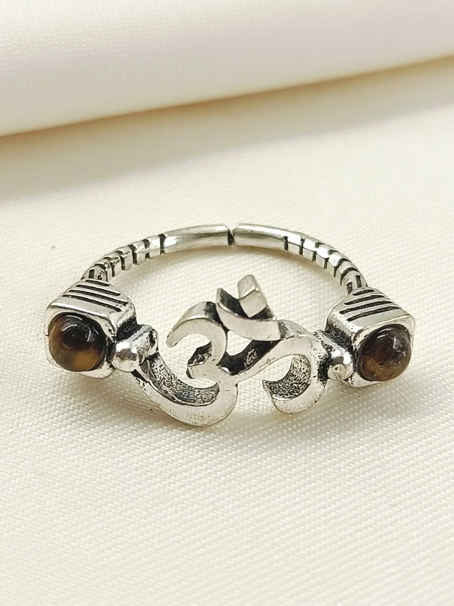 Ava Brown Western Finger Ring