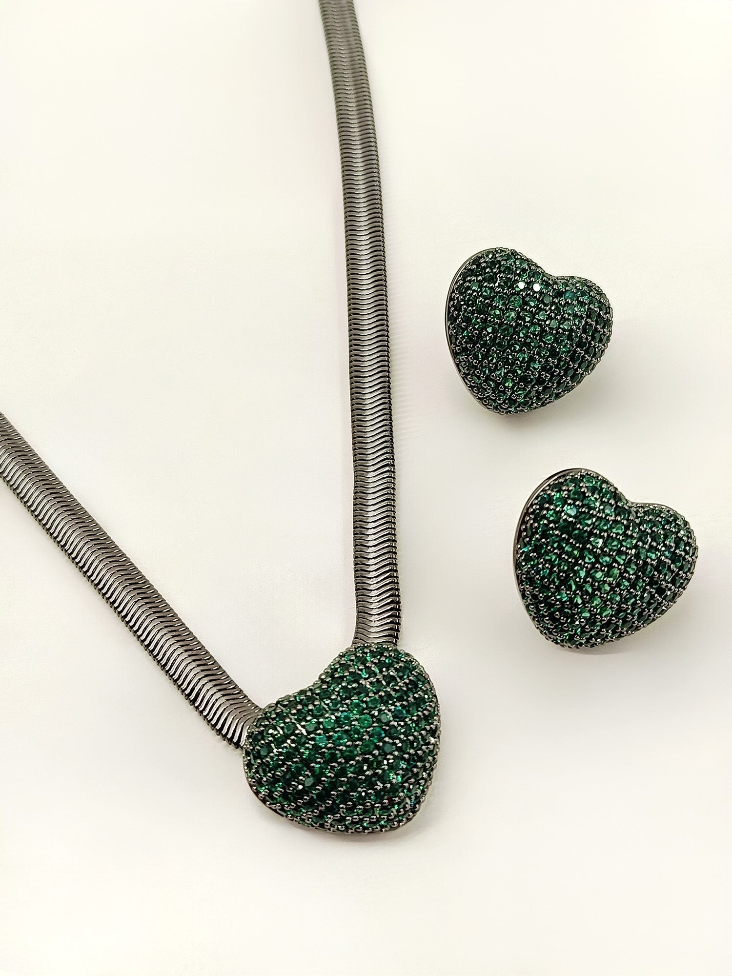 Gargee Green Heart Shape Victorian Pendant Set - qivii