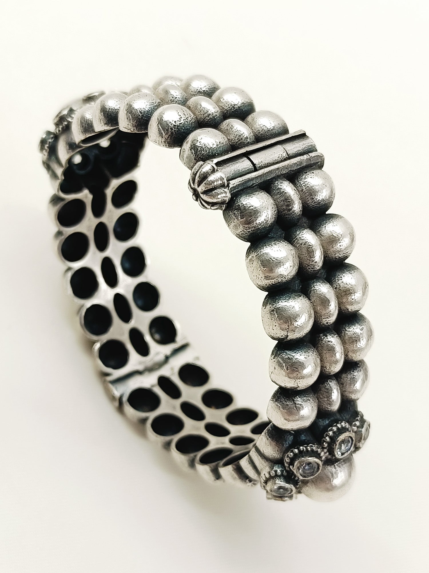 Pradayini Plain Oxidized Kada