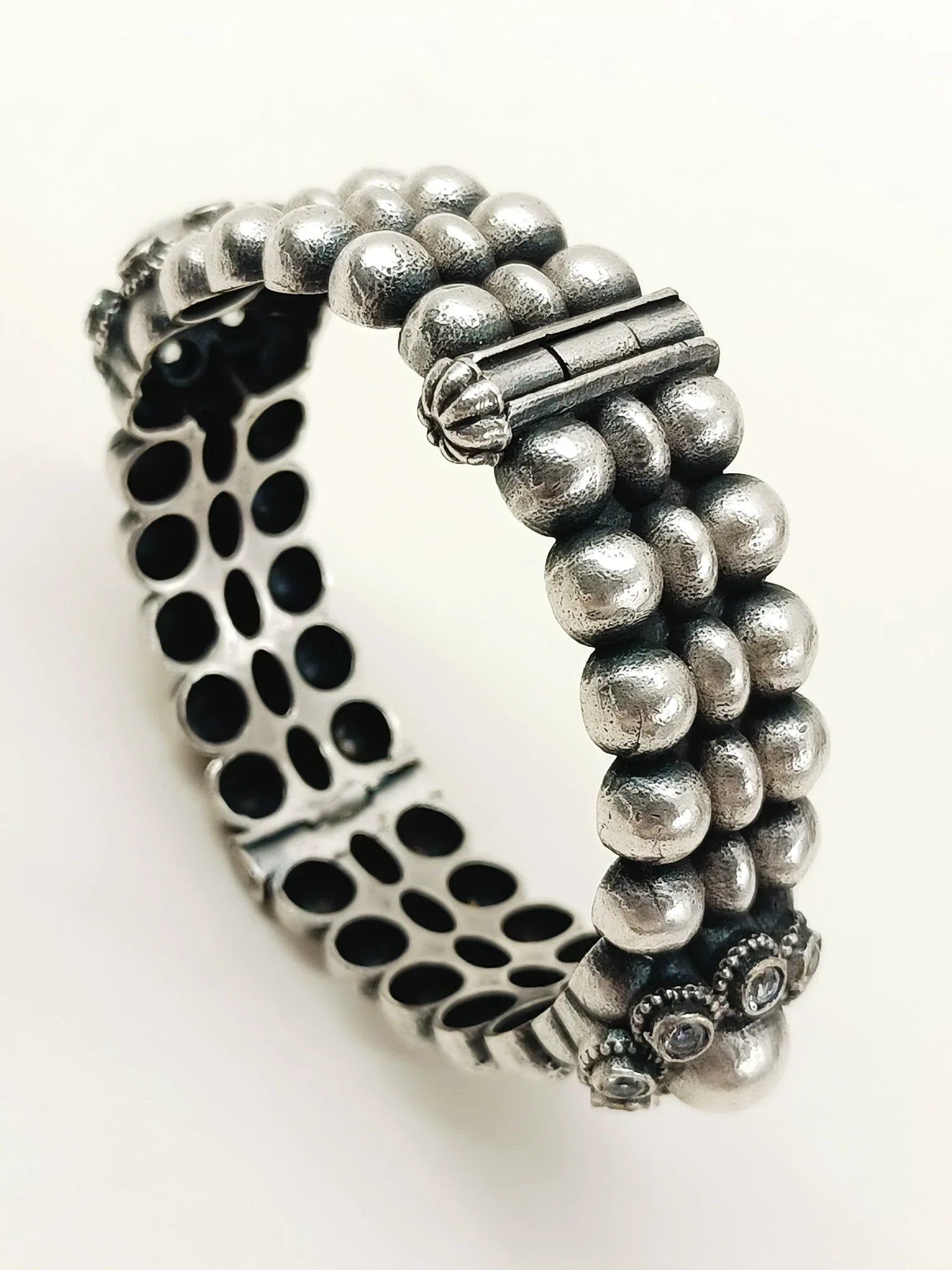 Pradayini Plain Oxidized Kada