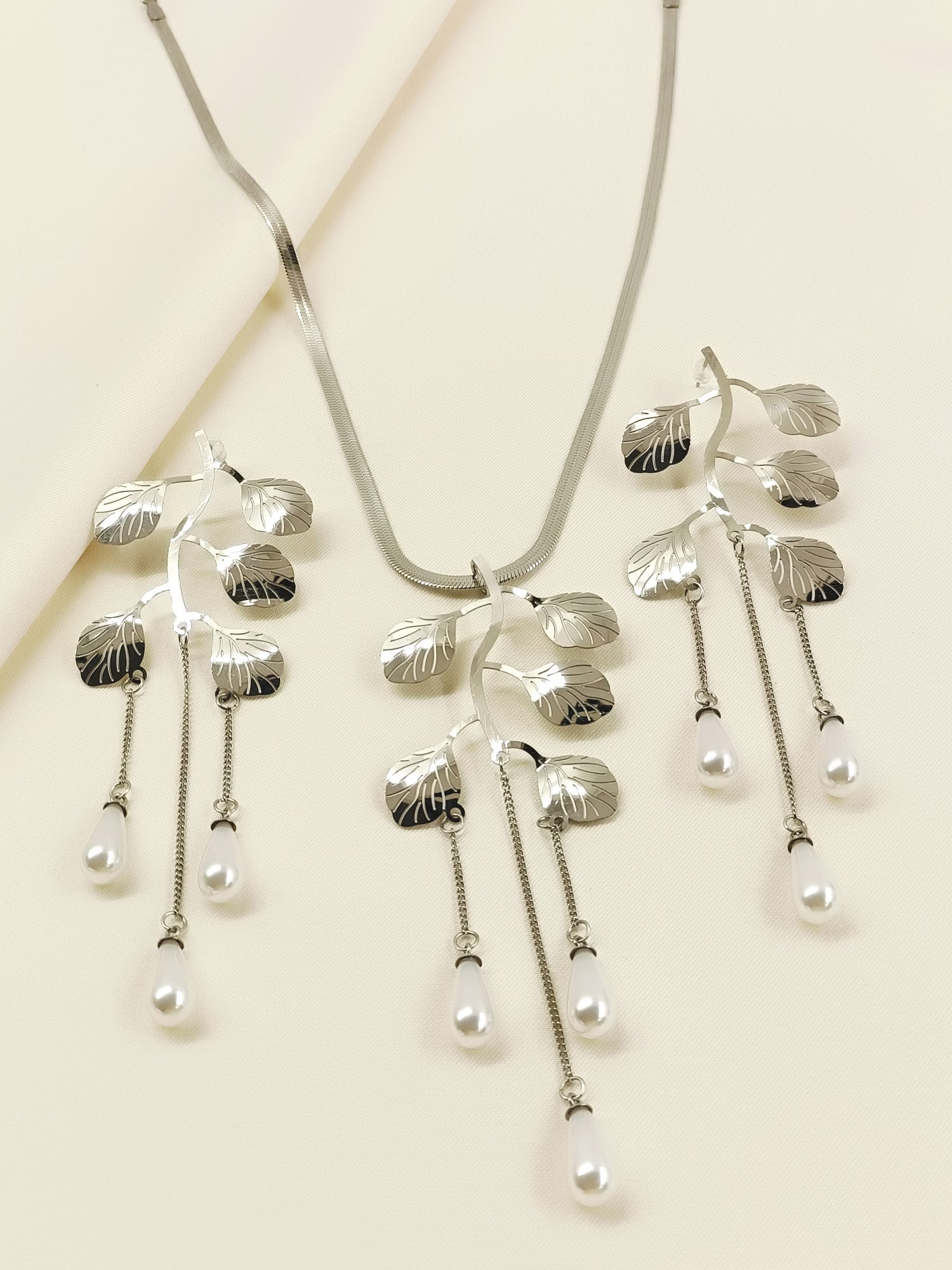 Chadni Silver Western Necklace Set