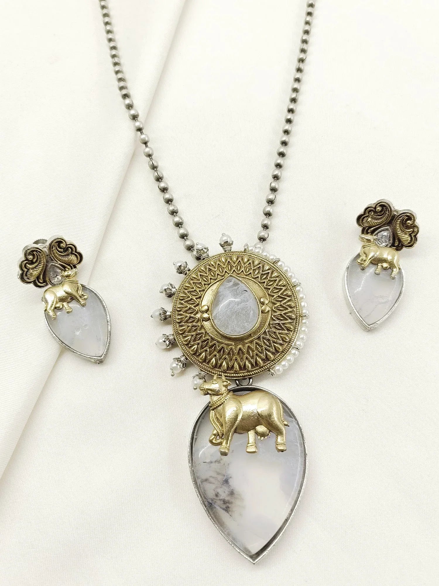 Swari Grey Oxidized Pendant Set