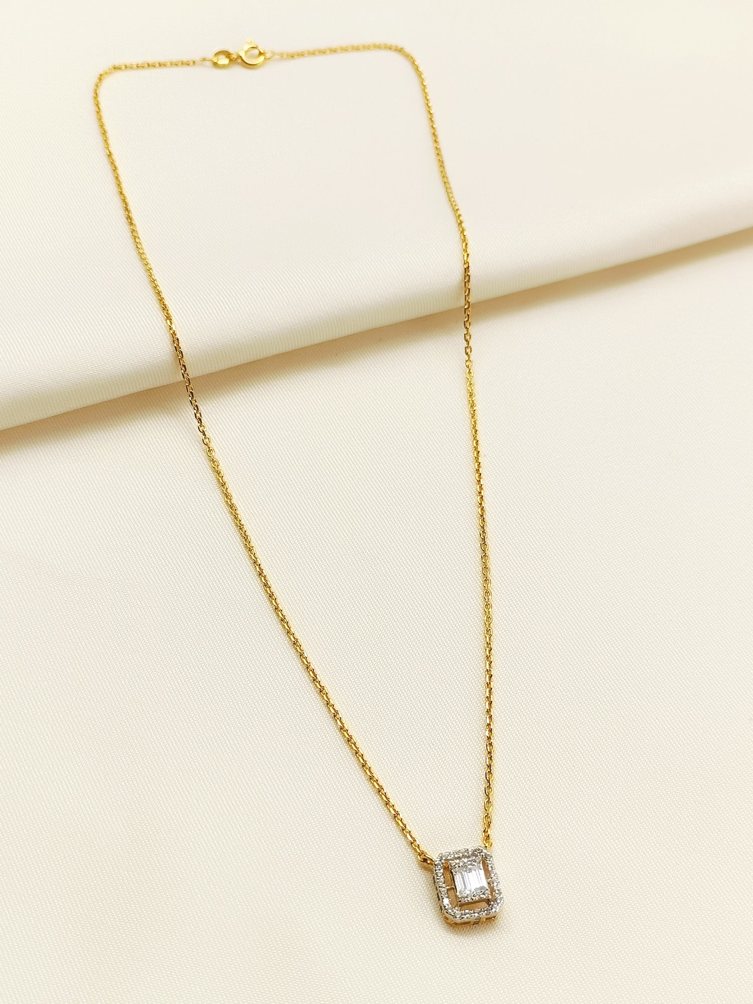 Rossy 92.5 Silver Swarovski Stone Pendal - qivii