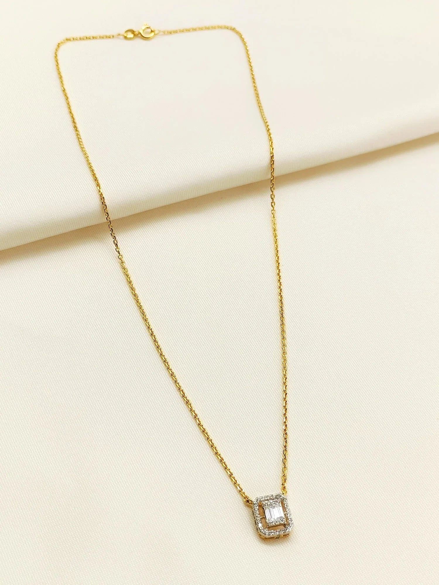 Rossy 92.5 Silver Swarovski Stone Pendal