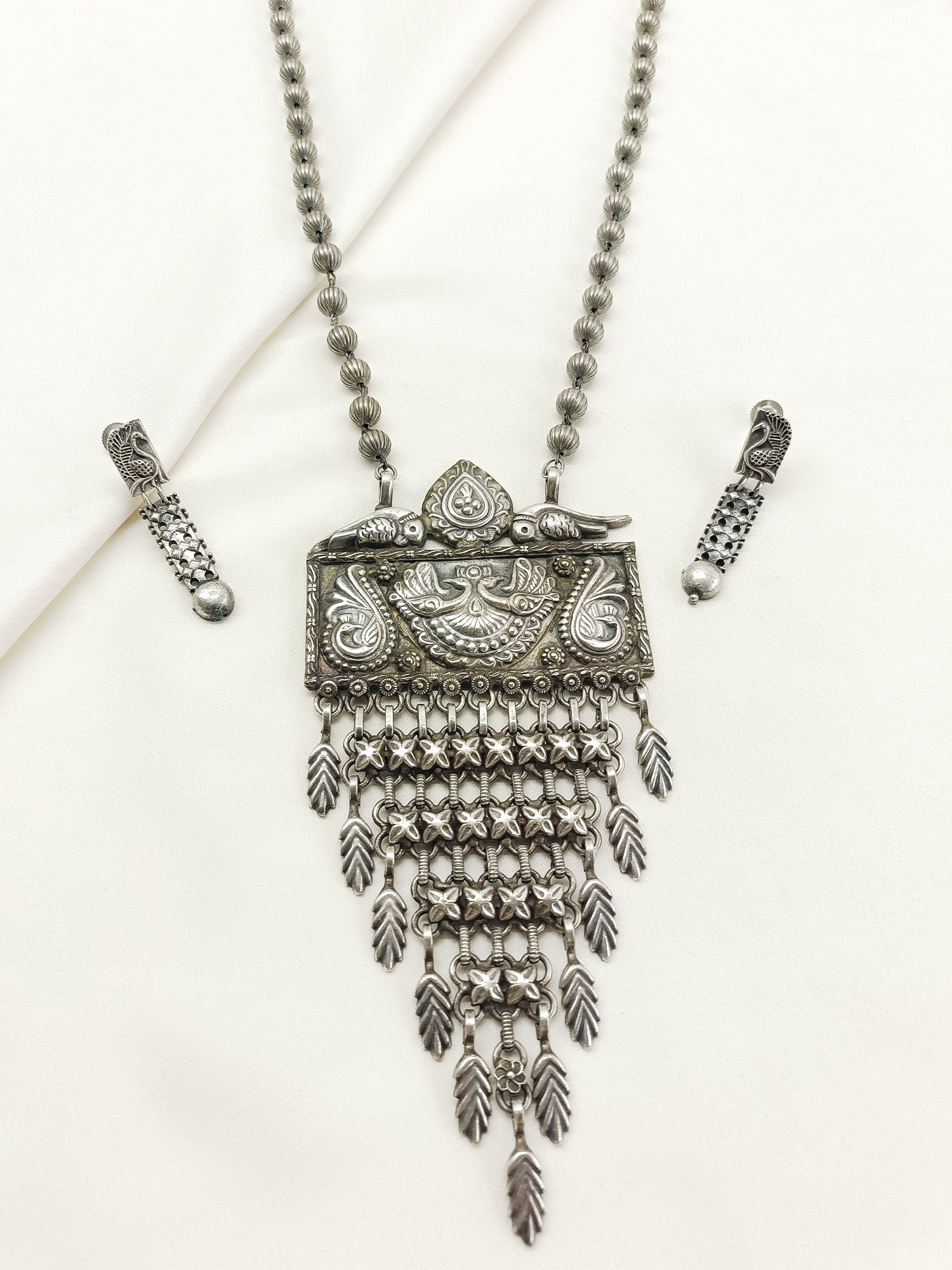 Vinesha Plain Oxidized Necklace Set