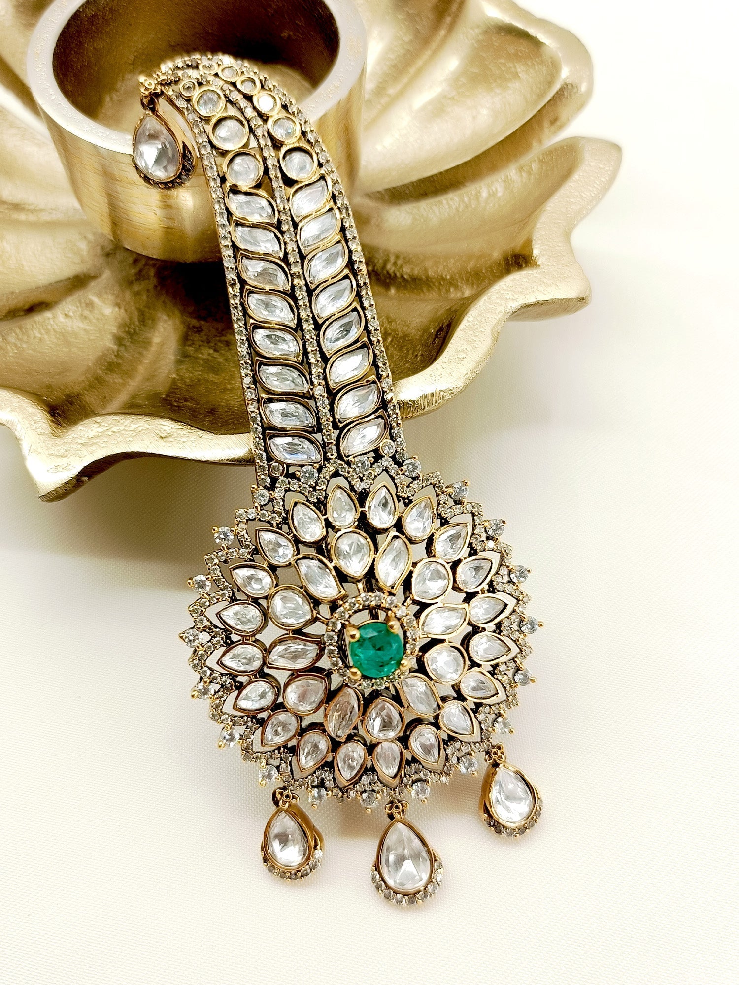 Abhinav Green Dulha Kalgi - qivii