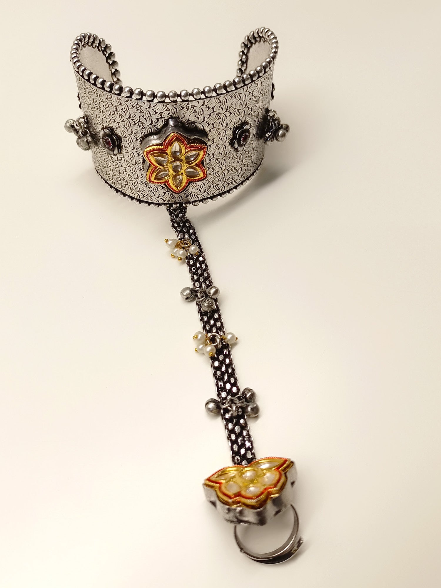 Farah White Oxidized Hathphool - qivii