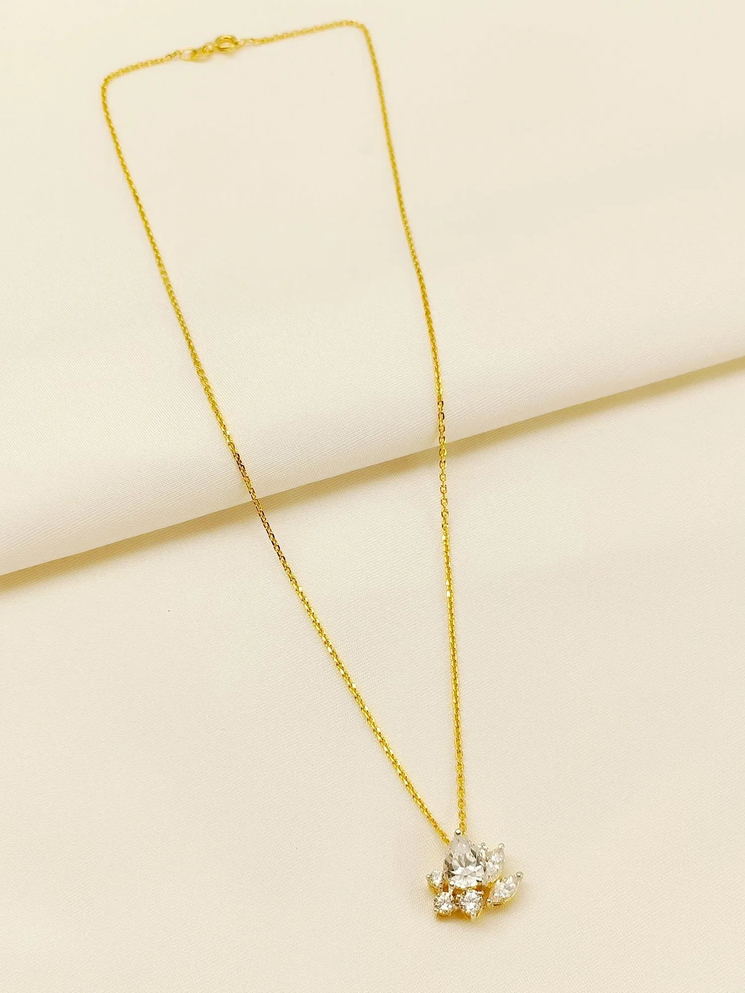 Meet 92.5 Silver Swarovski Stone Pendal