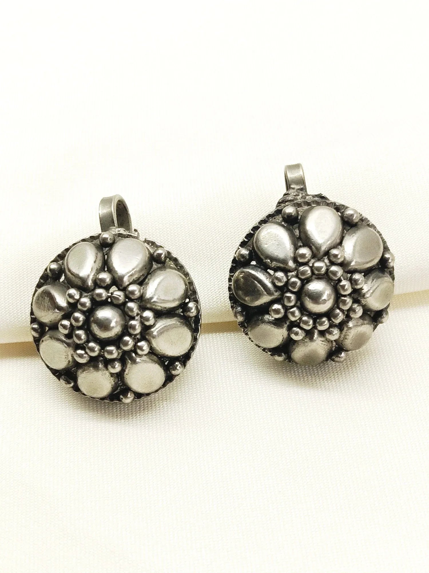Ziyana Plain Oxidized Earcuff