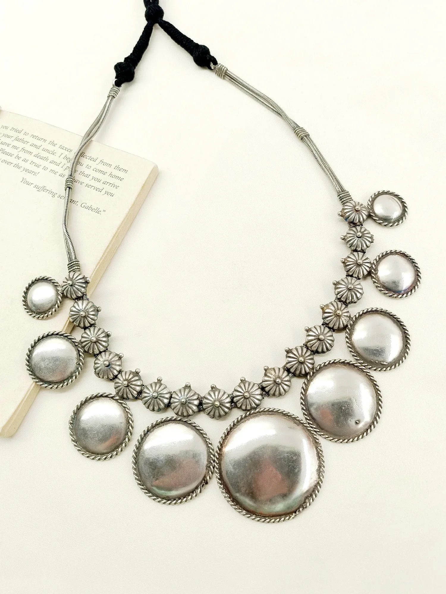 Dakshayani Plain Men's Neckpiece