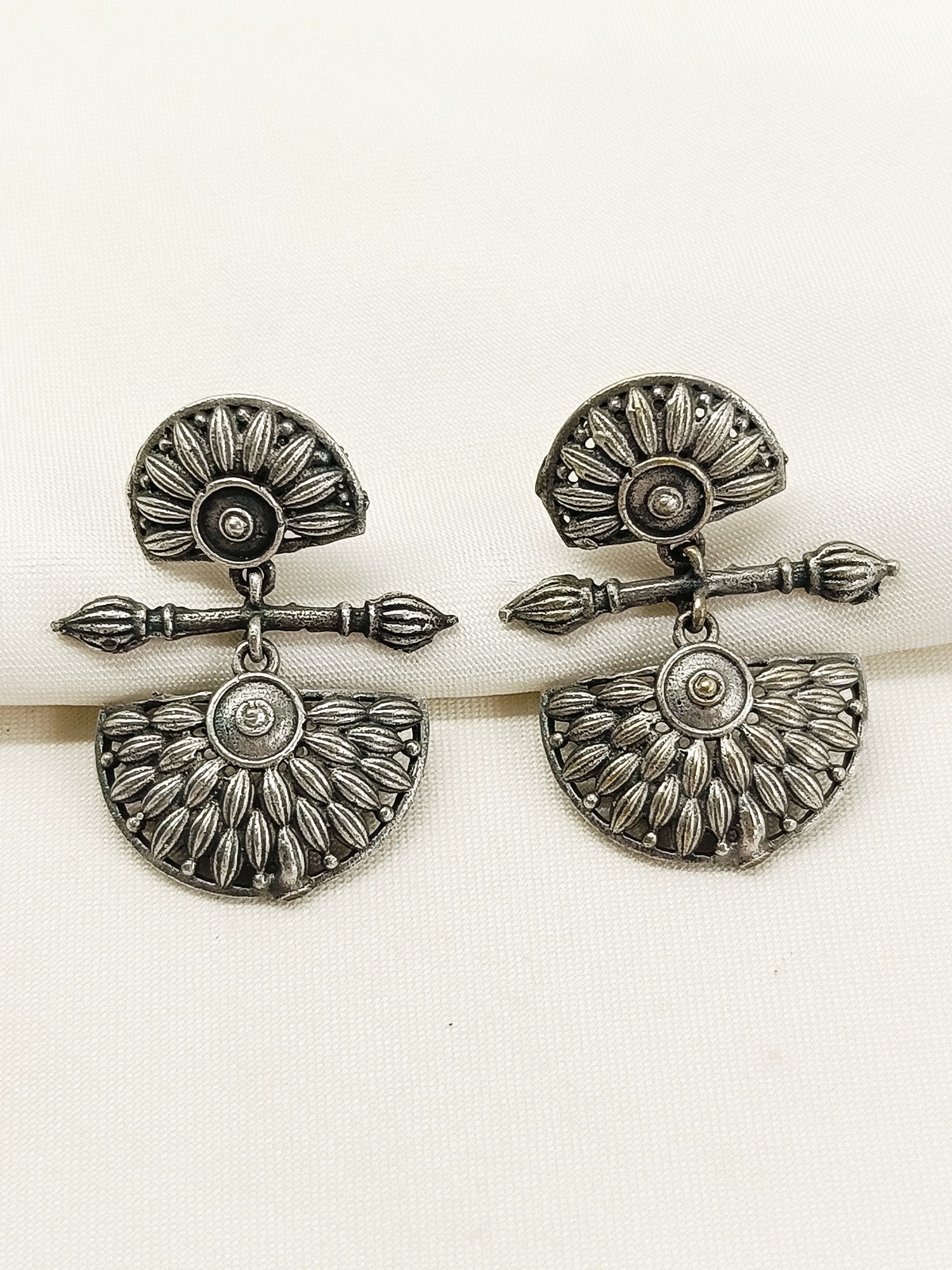 Vigraha Plain Oxidized Earring