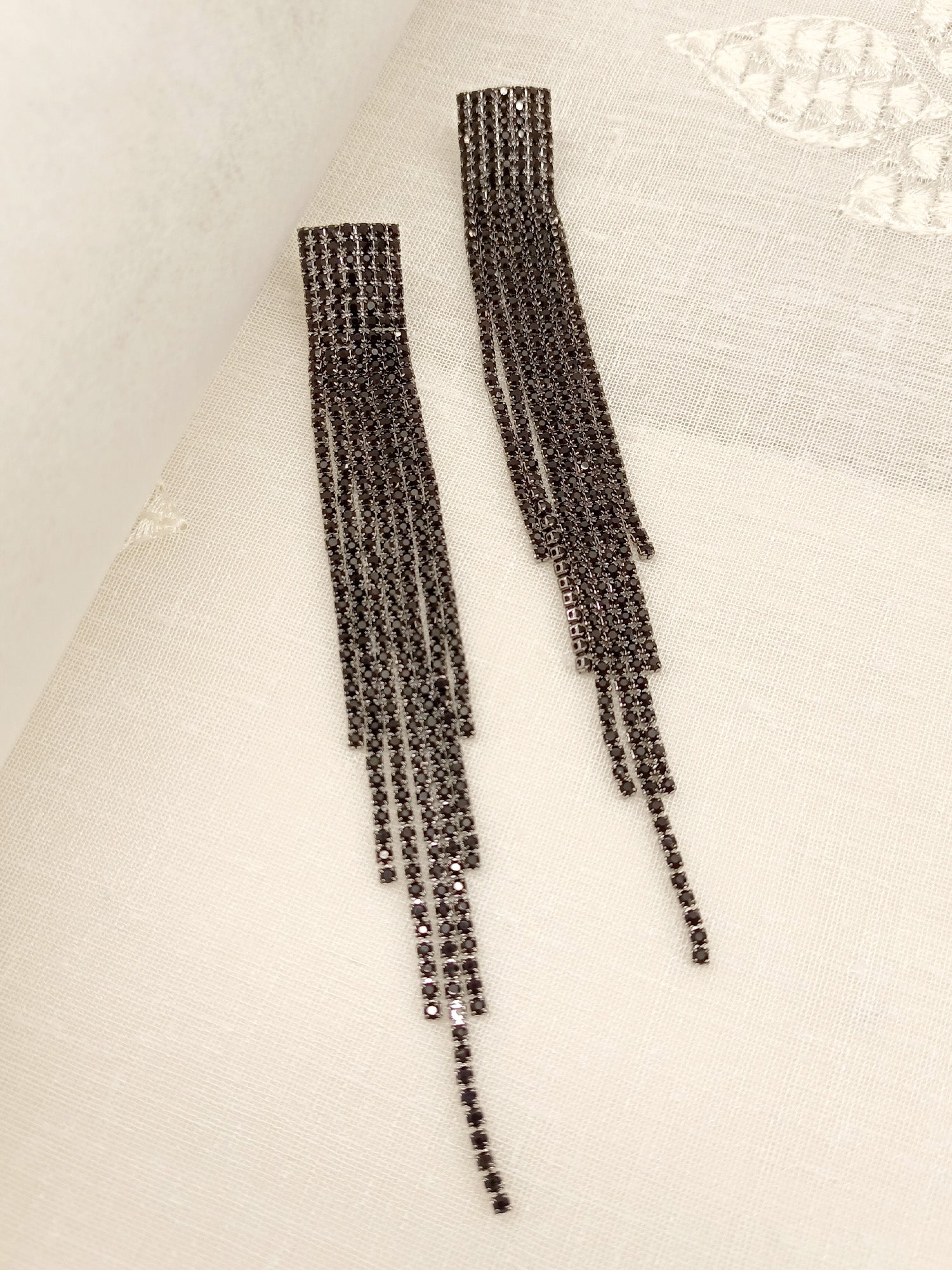 Meenakshi Black Long Western Earrings - qivii