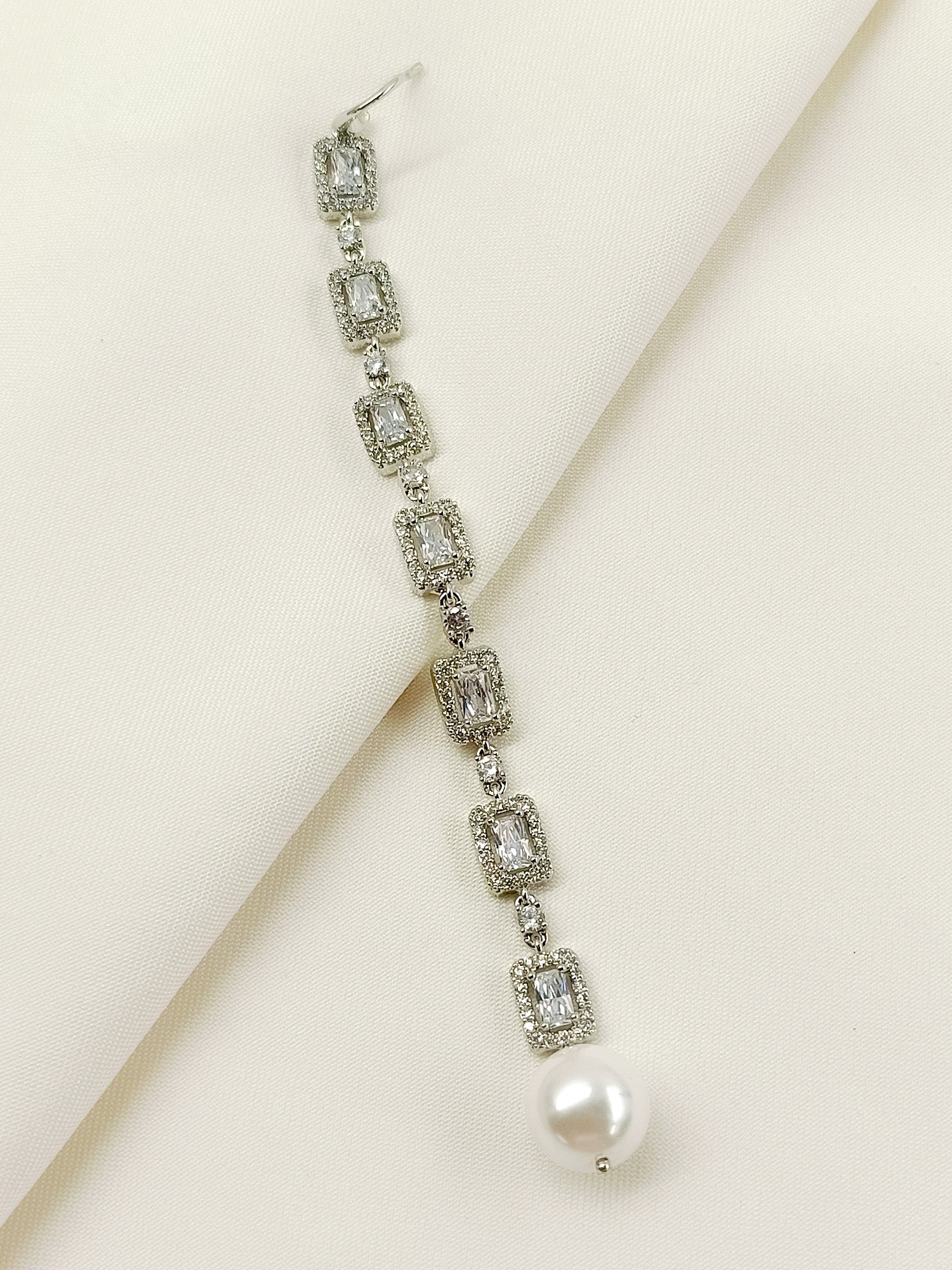 Dhawni White American Diamond Teeka