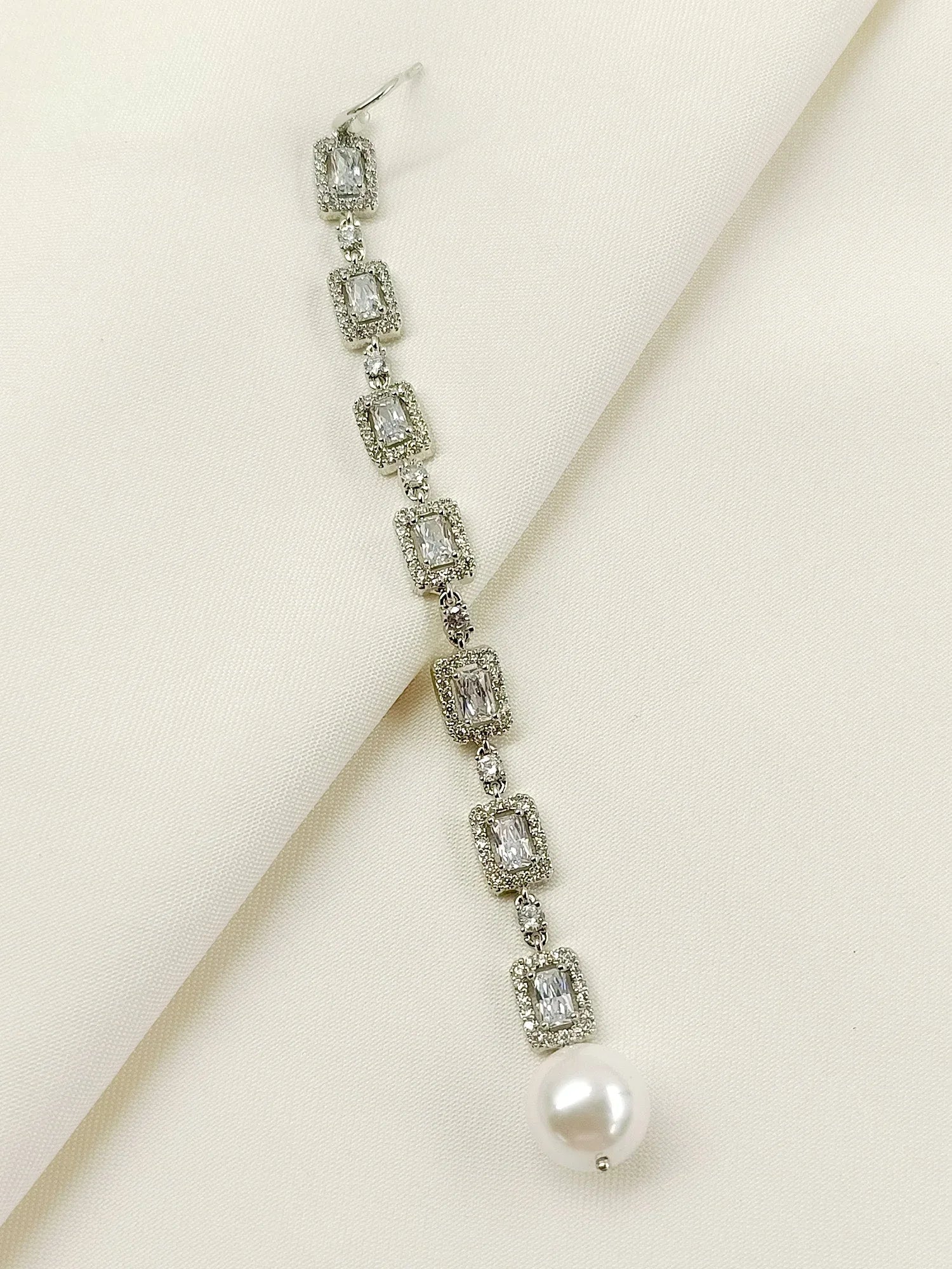 Dhawni White American Diamond Teeka