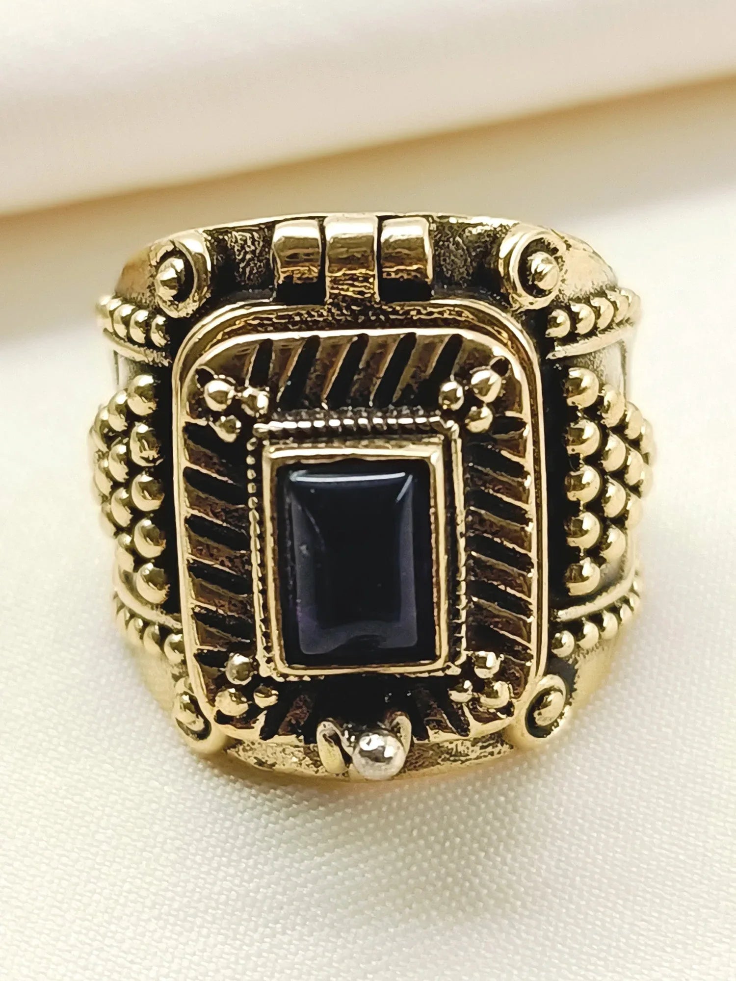 Akoya Purple Western Finger Ring