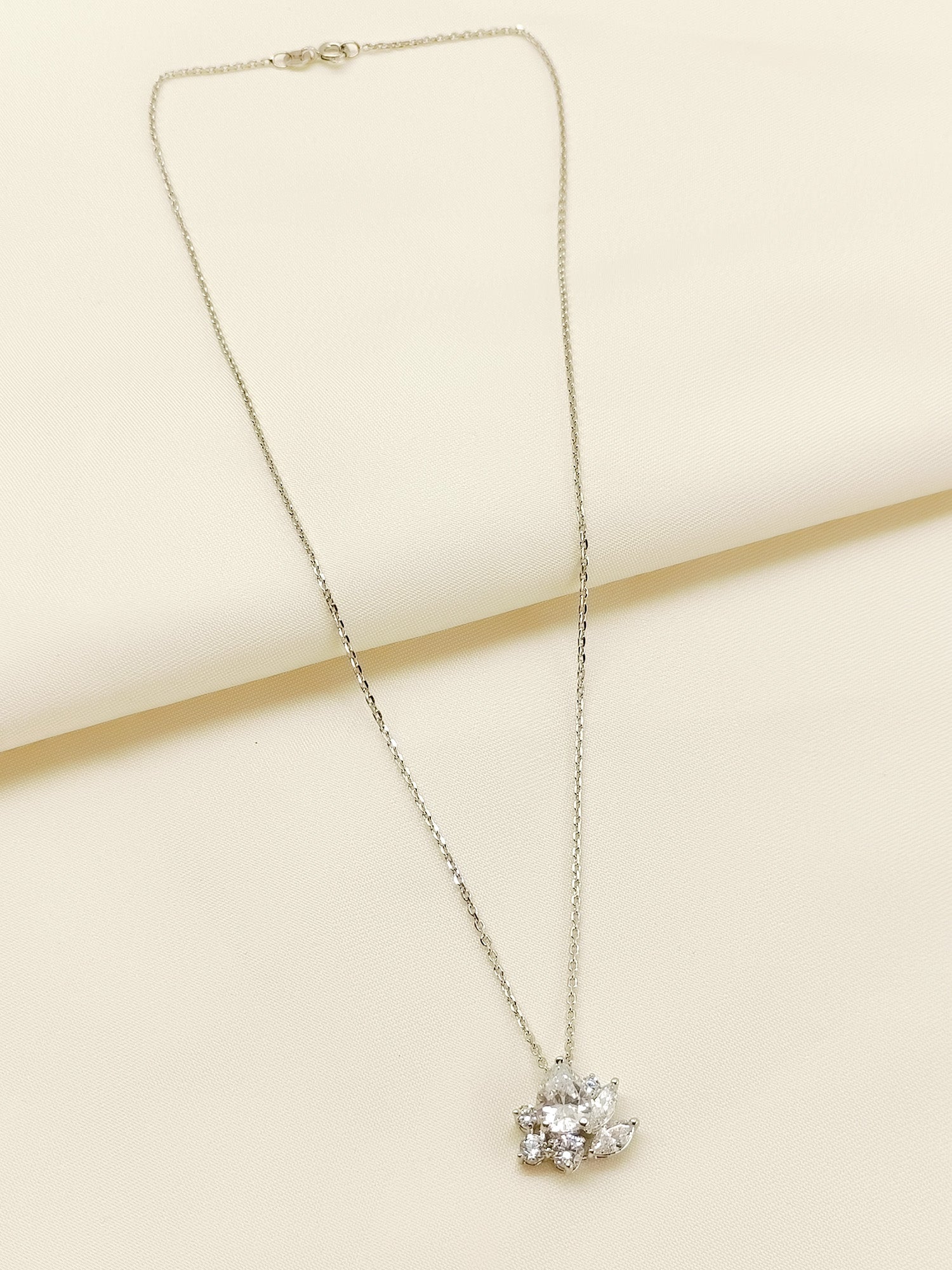 Moni 92.5 Silver Swarovski Stone Pendal - qivii