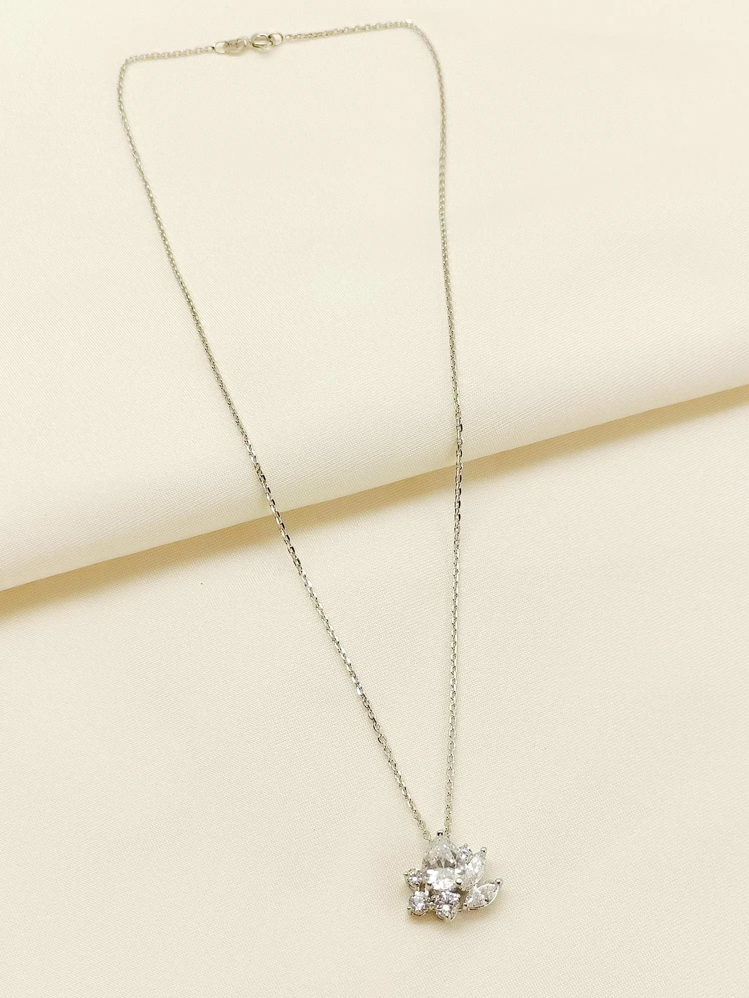 Moni 92.5 Silver Swarovski Stone Pendal