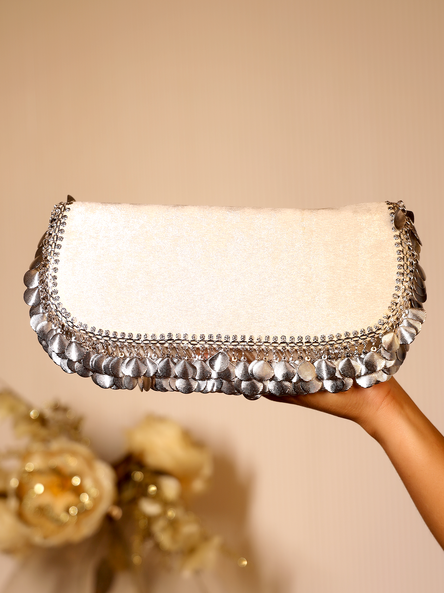 Asha Silver Evening Clutch - qivii