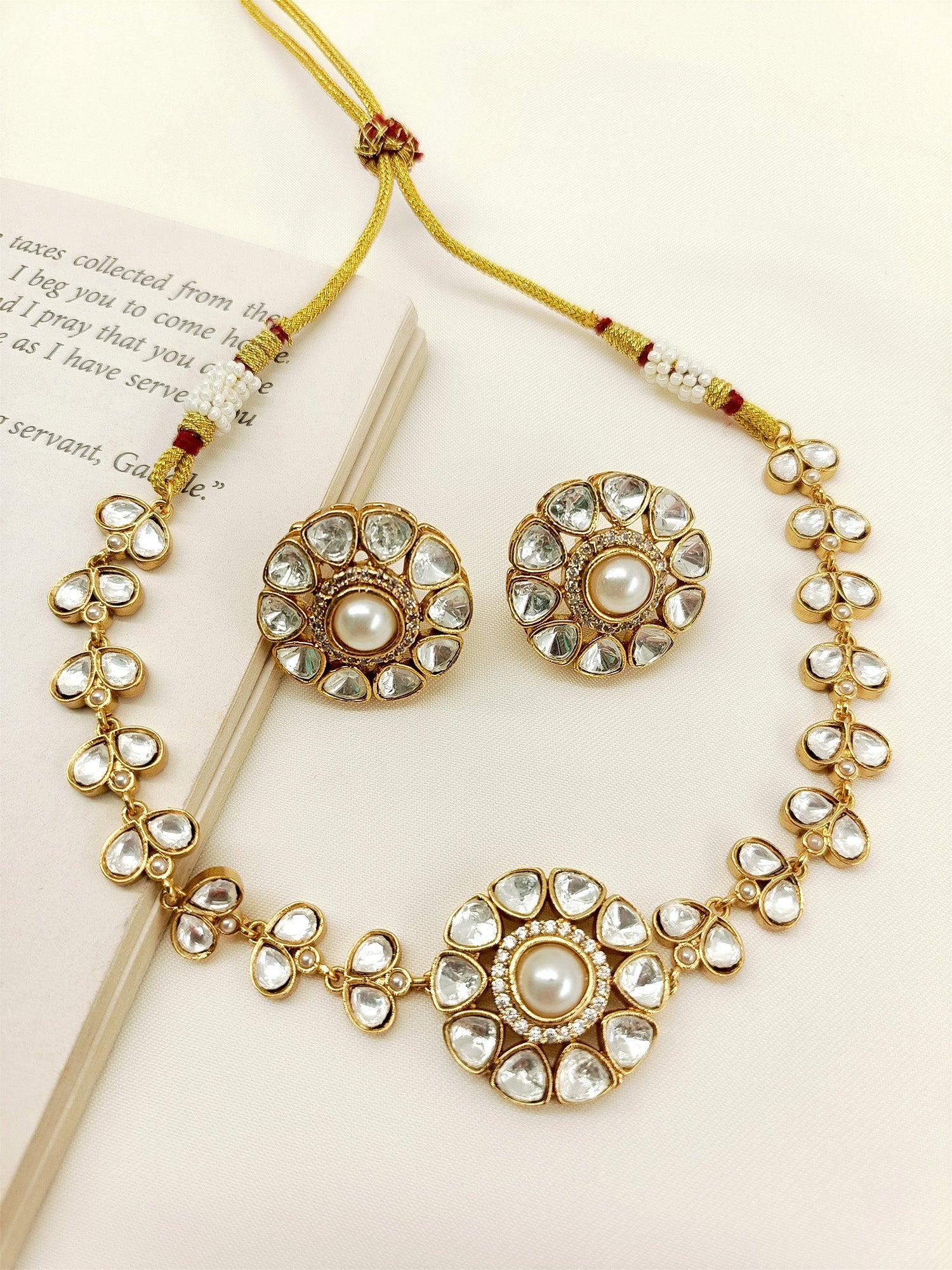 Vinamrta White Kundan Choker Set - qivii